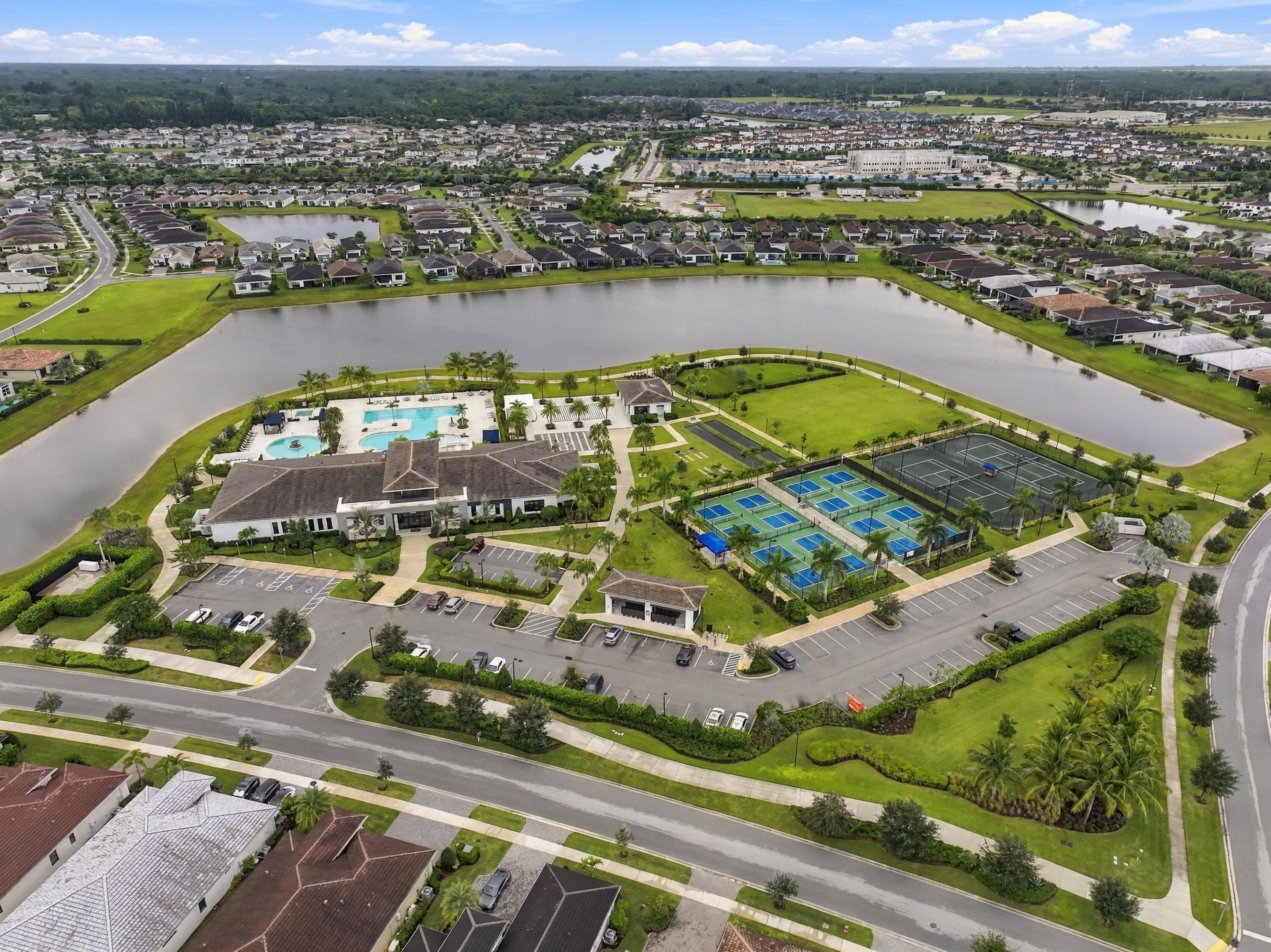 Cresswind clubhouse and amenites