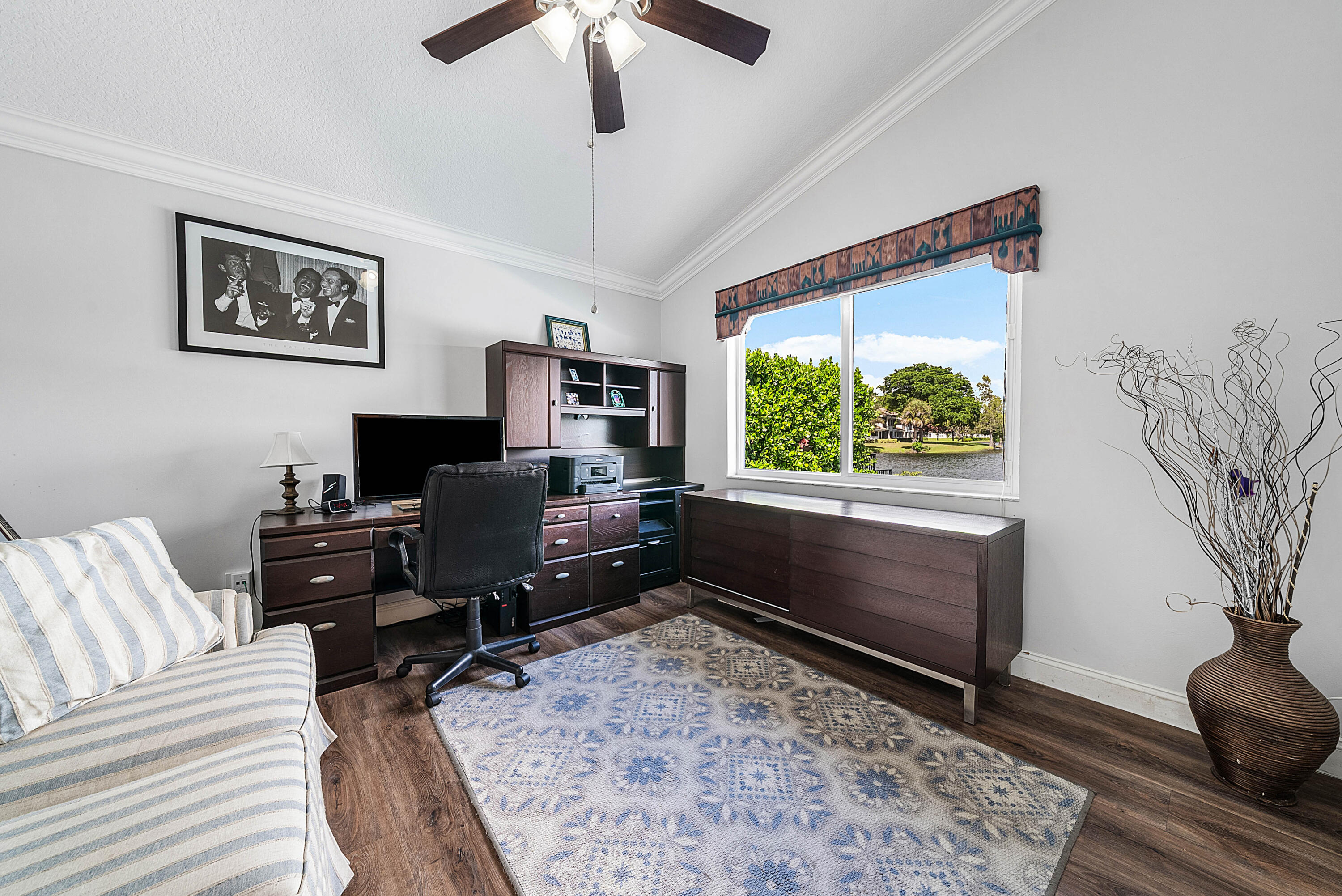 Office / Poss 4th Bedroom