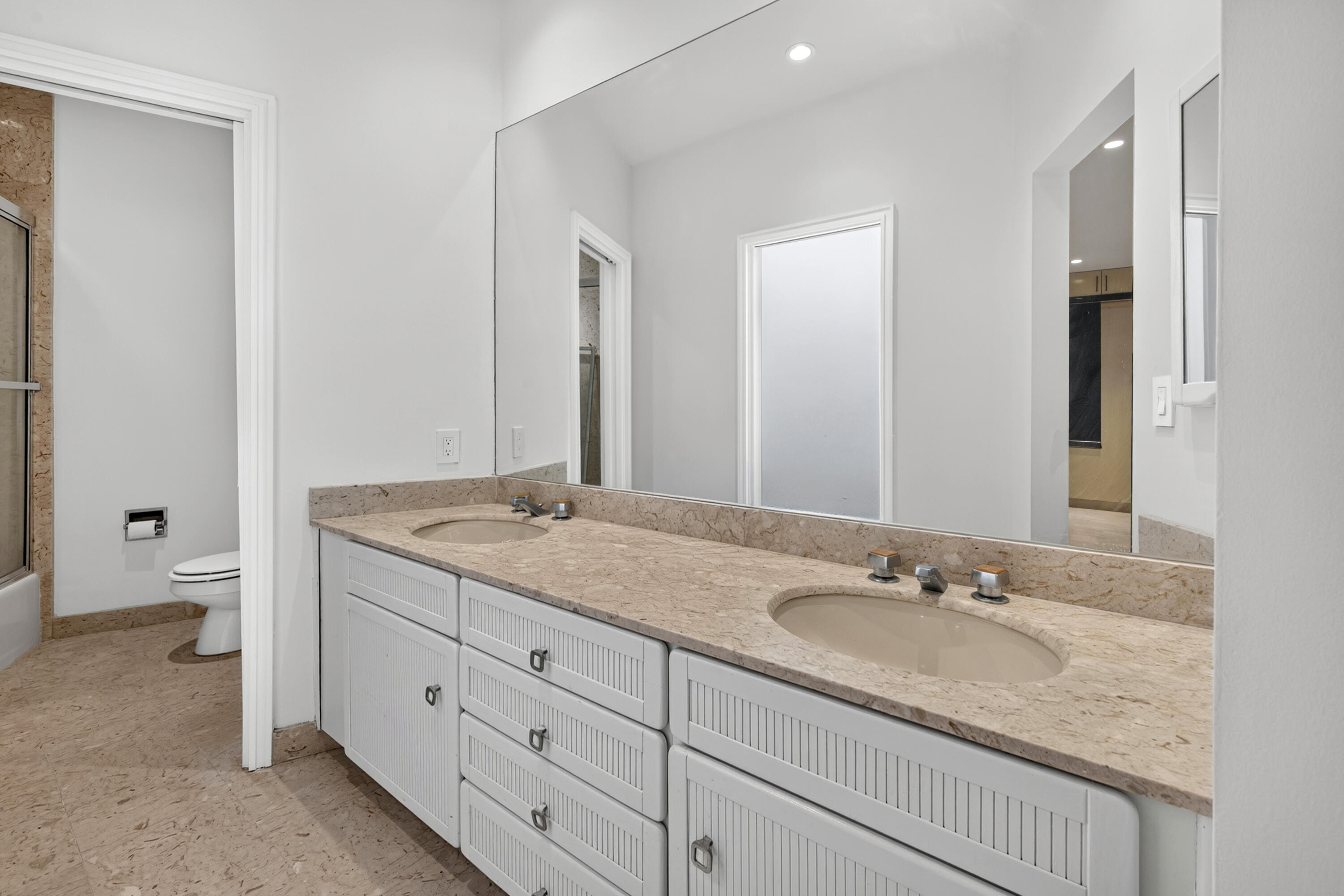 Ensuite Bathroom 4
