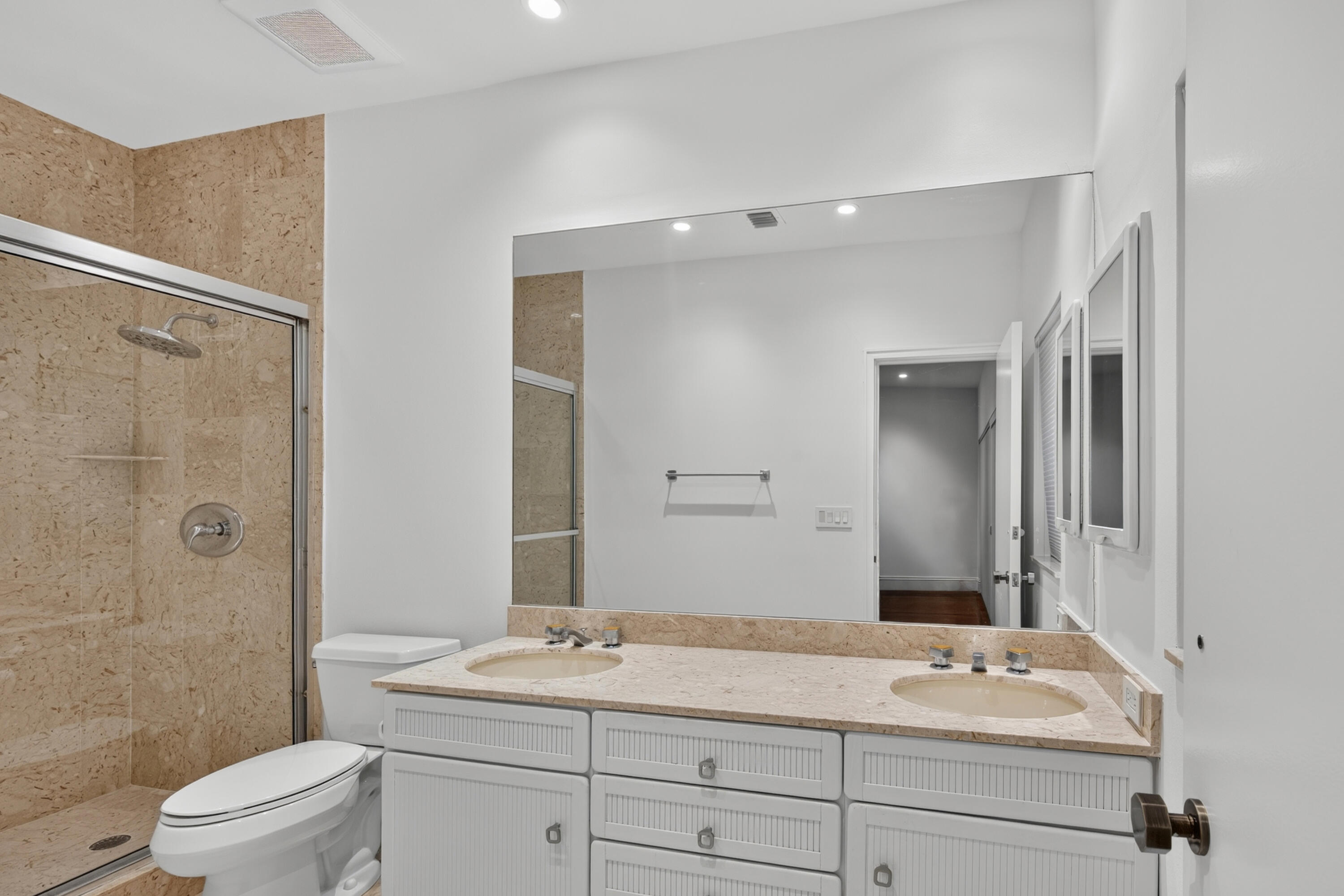 Ensuite Bathroom 3