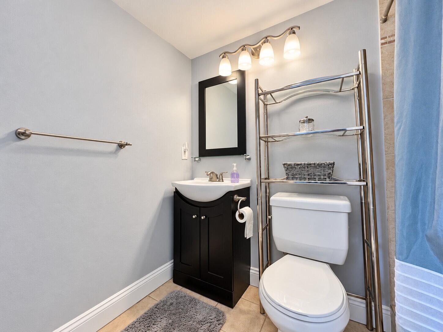 Updated Full Ensuite Bath With Step-in Shower Updated Full Ensuite Bath With Step-in Shower