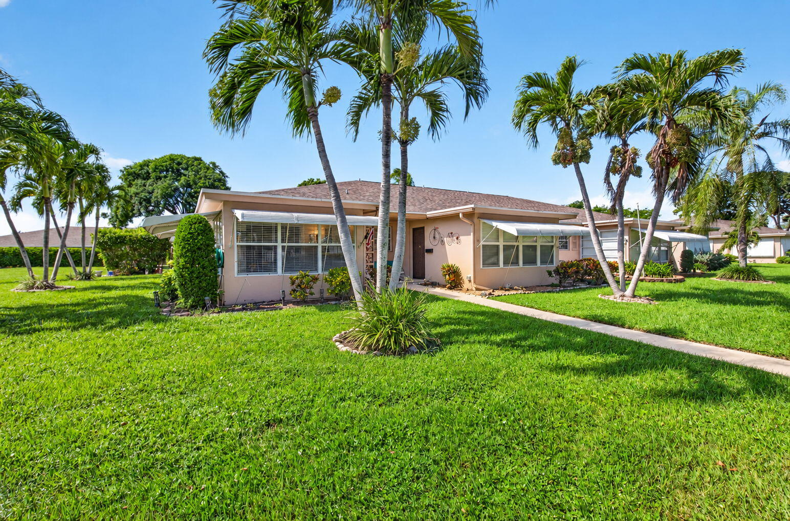 END UNIT VILLA W/GREEN PRIVACY/GARDENING AREA END UNIT VILLA W/GREEN PRIVACY/GARDENING AREA