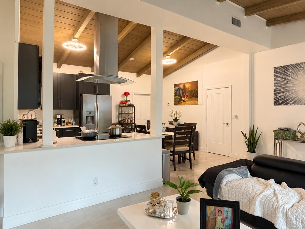 KITCHEN/ DINING