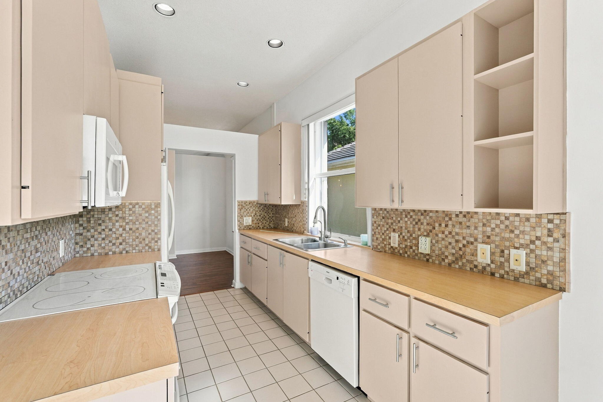 19-web-or-mls-7492_SE_Marsh_Fern_Lane_03