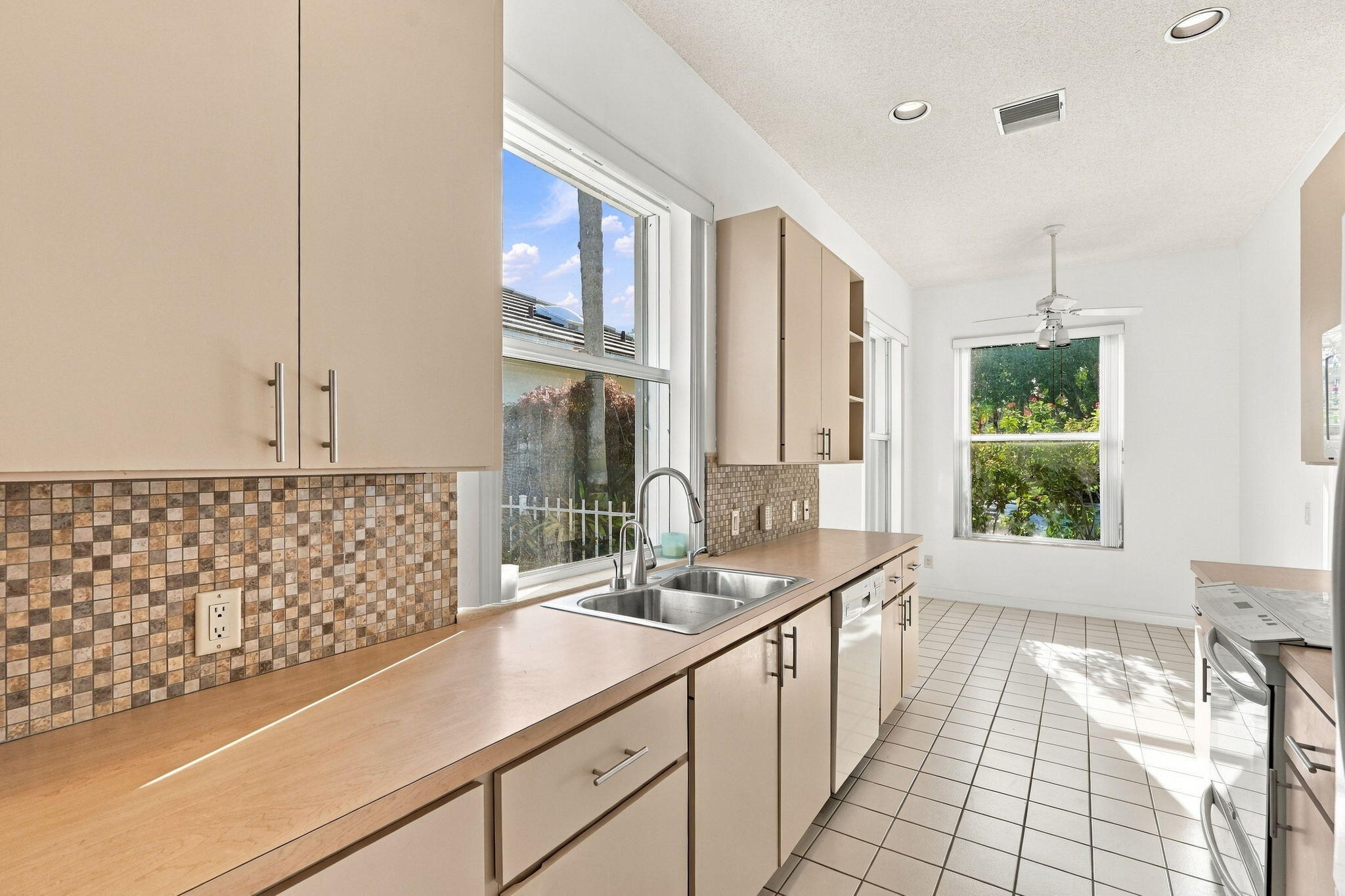 22-web-or-mls-7492_SE_Marsh_Fern_Lane_03