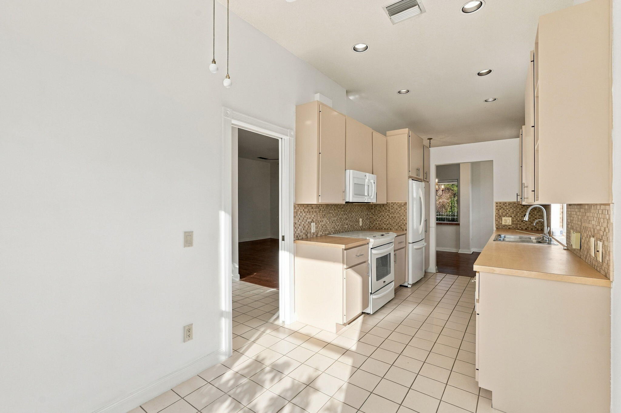 17-web-or-mls-7492_SE_Marsh_Fern_Lane_03