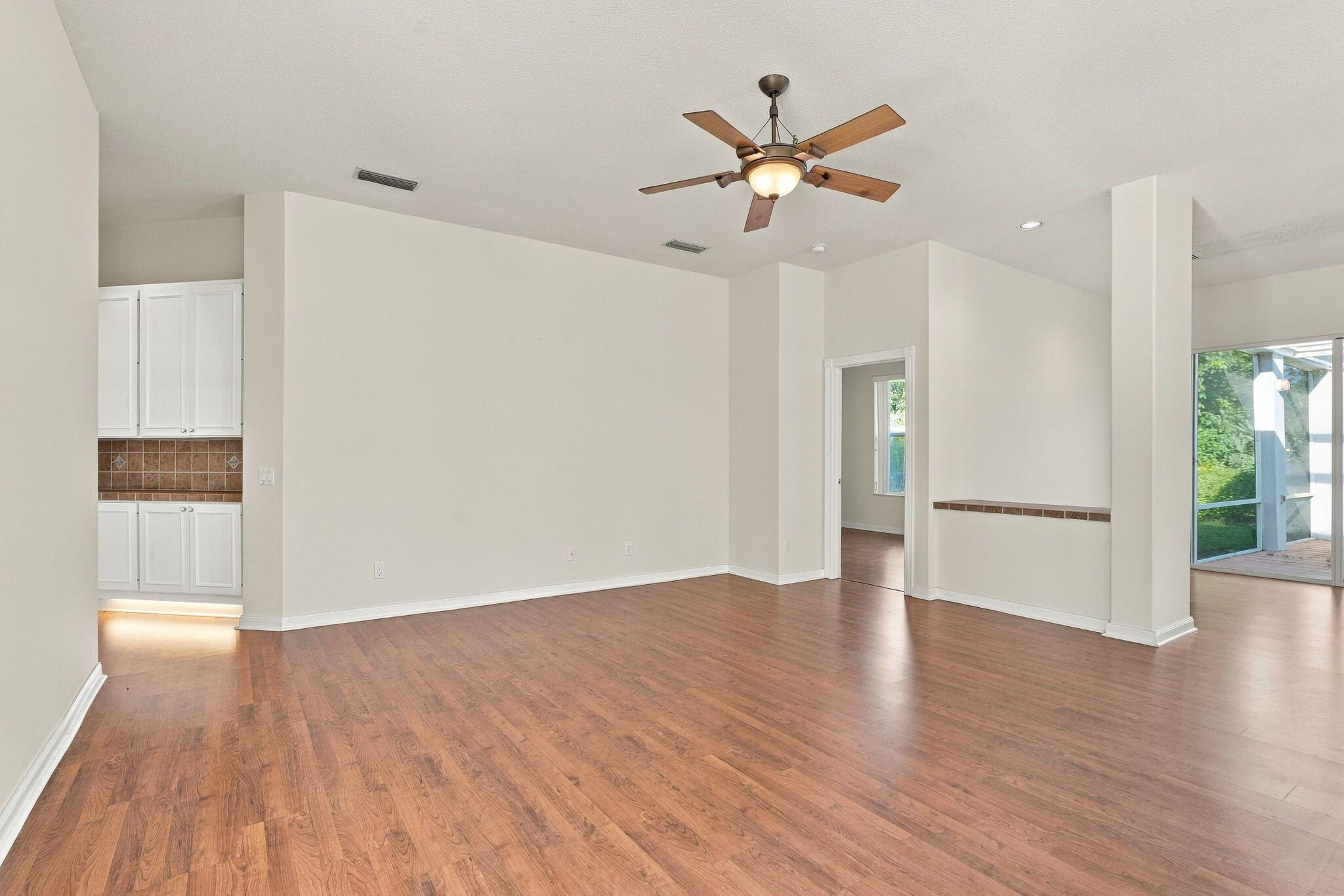 26-web-or-mls-7492_SE_Marsh_Fern_Lane_03