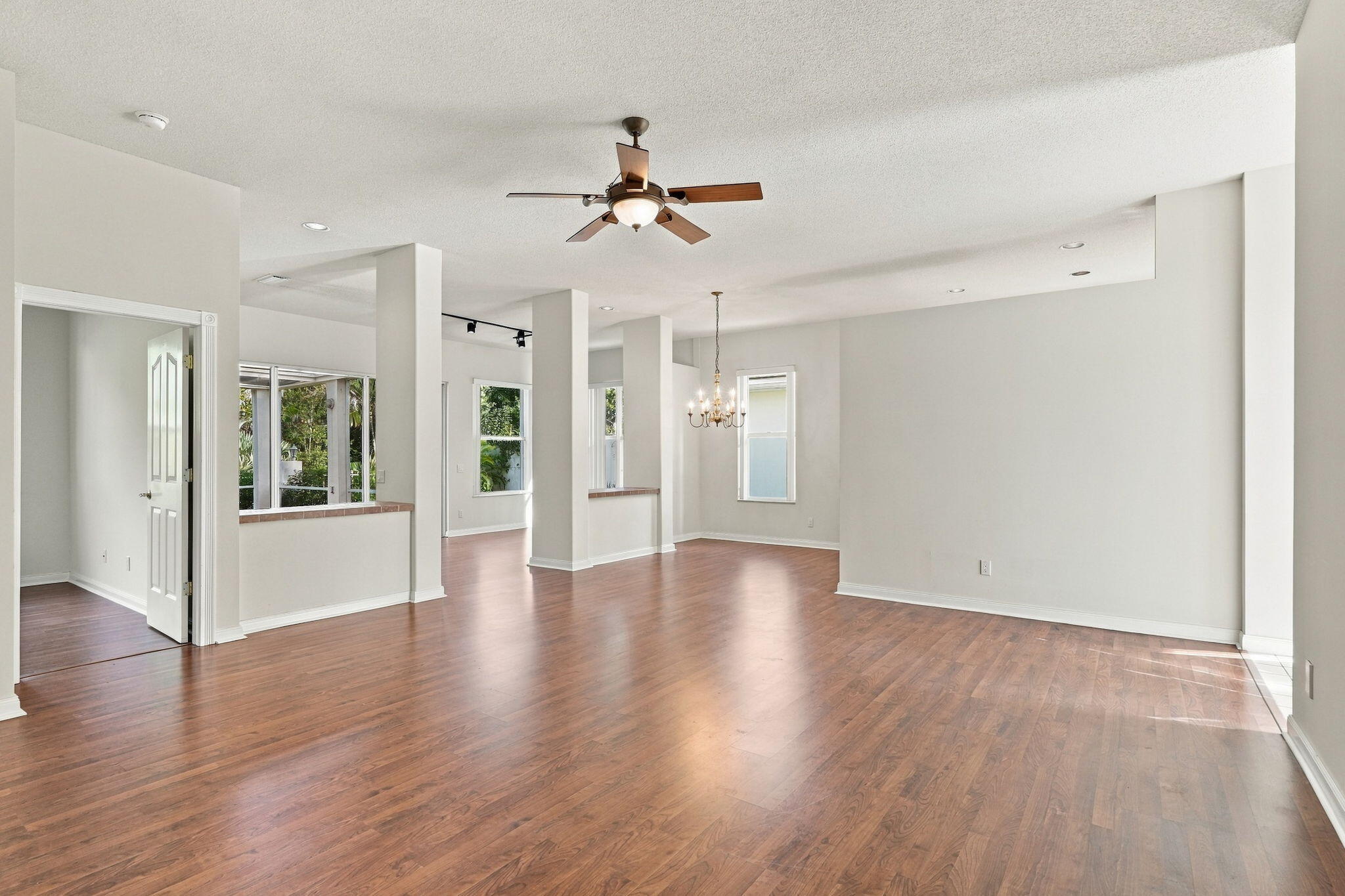 27-web-or-mls-7492_SE_Marsh_Fern_Lane_03
