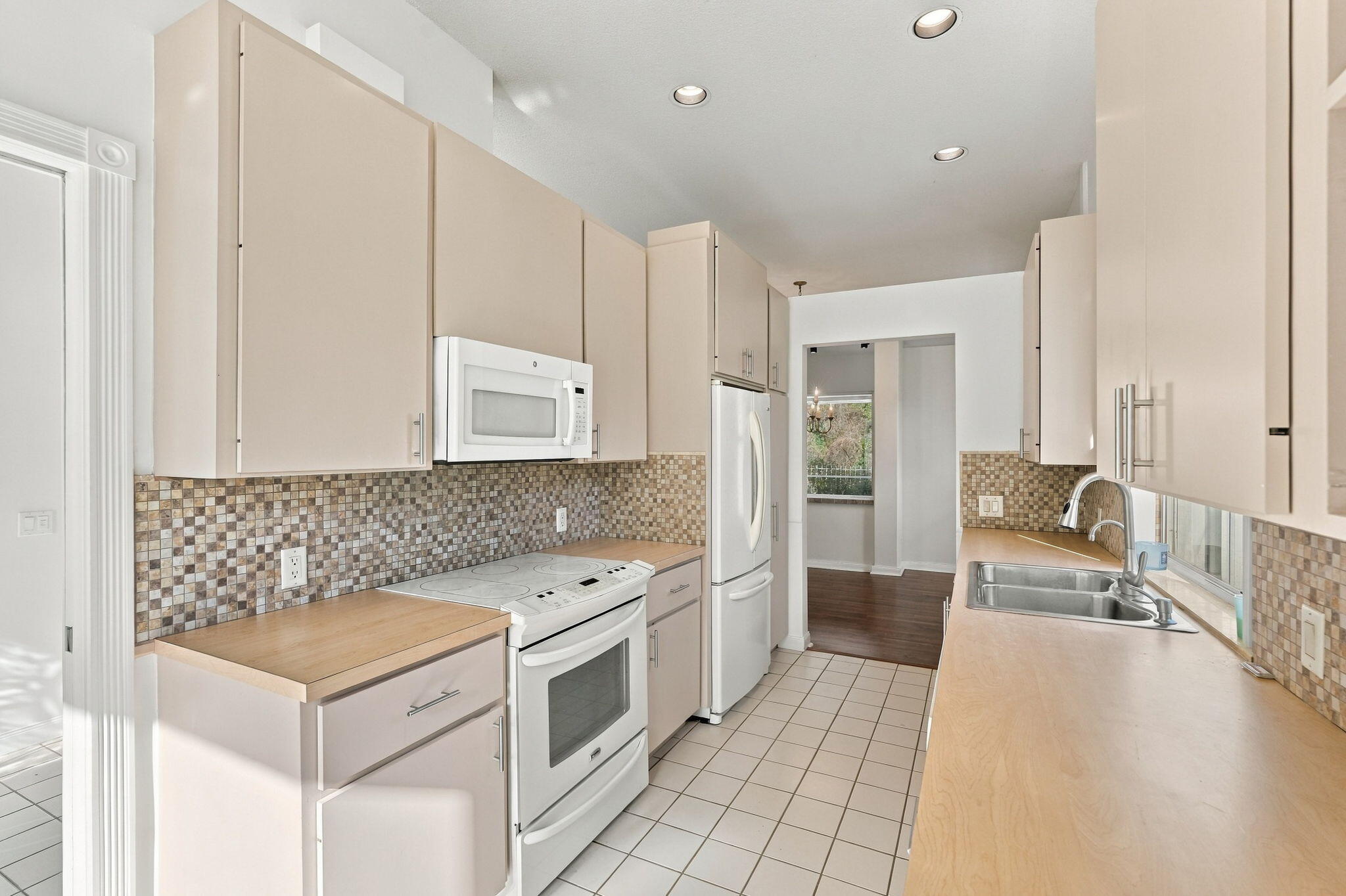 20-web-or-mls-7492_SE_Marsh_Fern_Lane_03