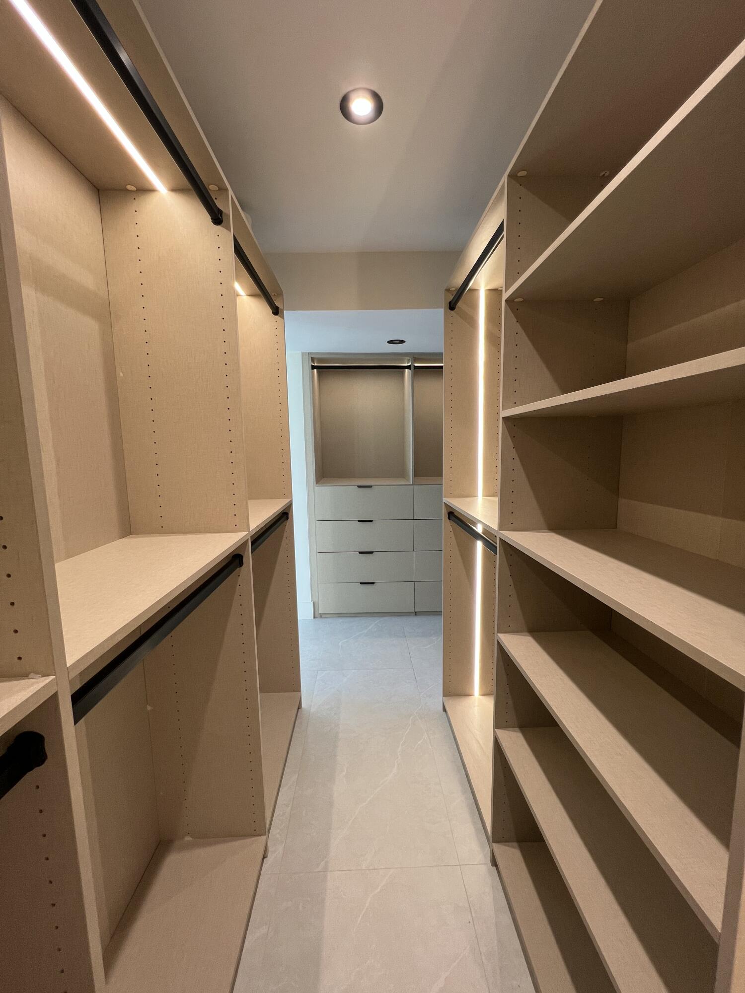 Walk in closet 2