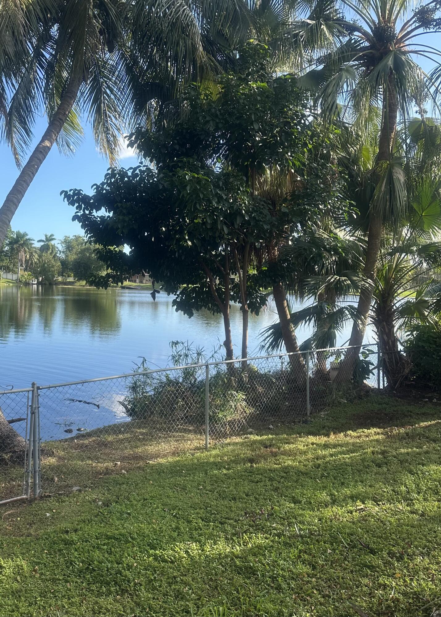 BEAUTIFUL LAKEVIEW