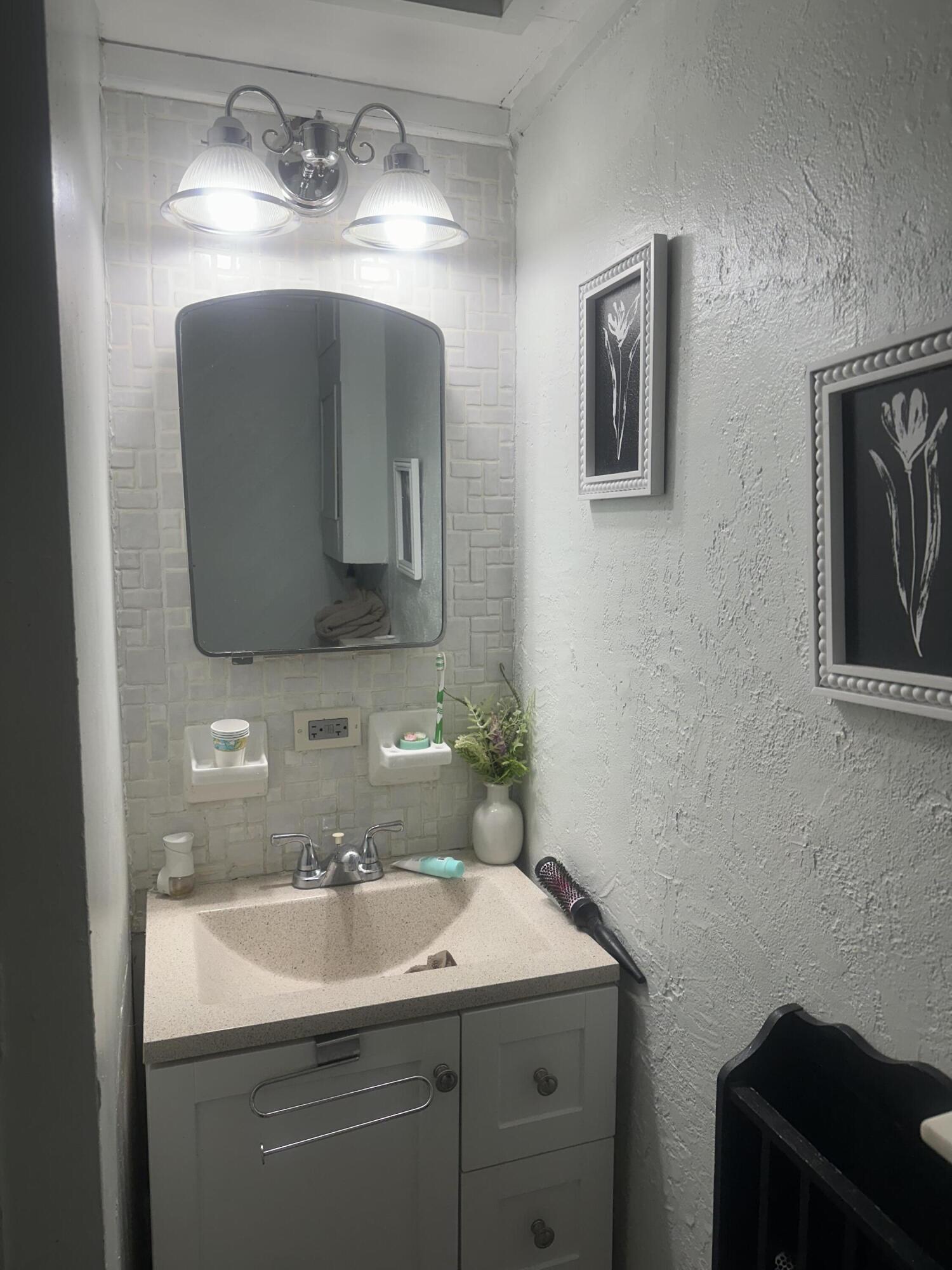BATHROOM 2