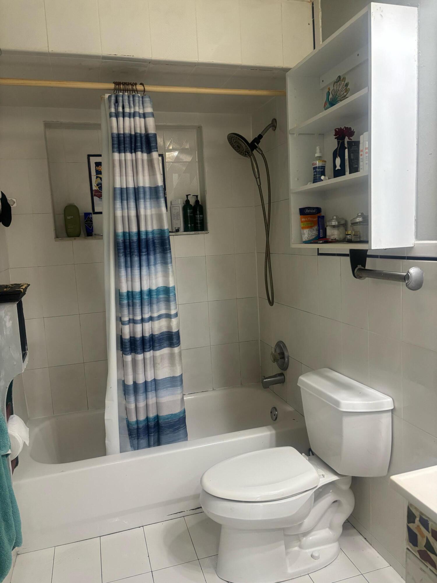 BATHROOM 1