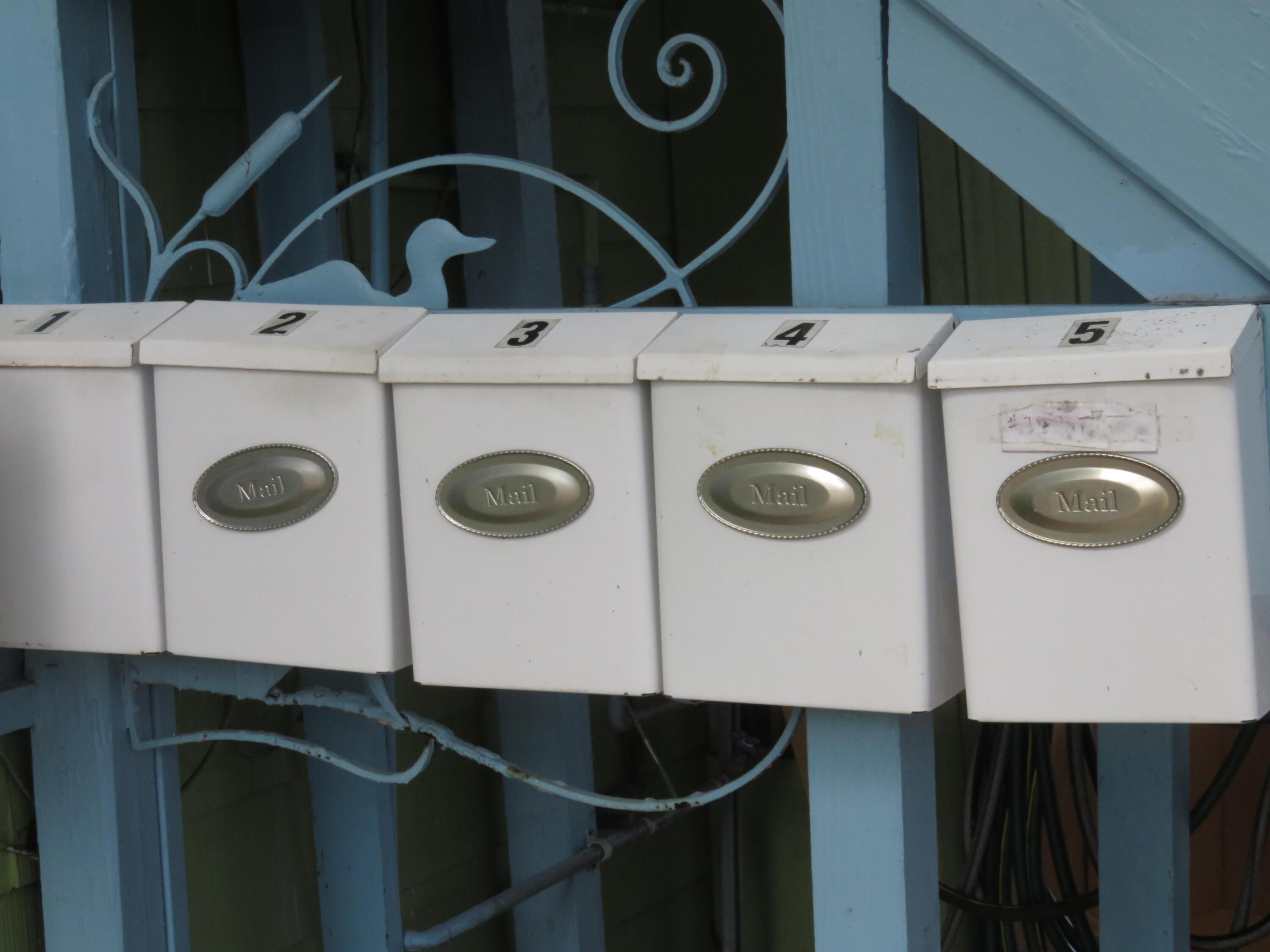 5 Mail Boxes