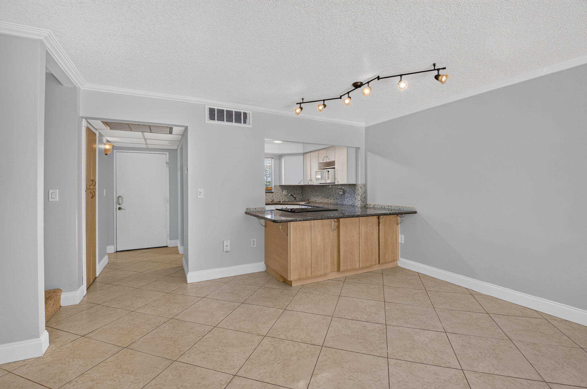 kitchen dining 1