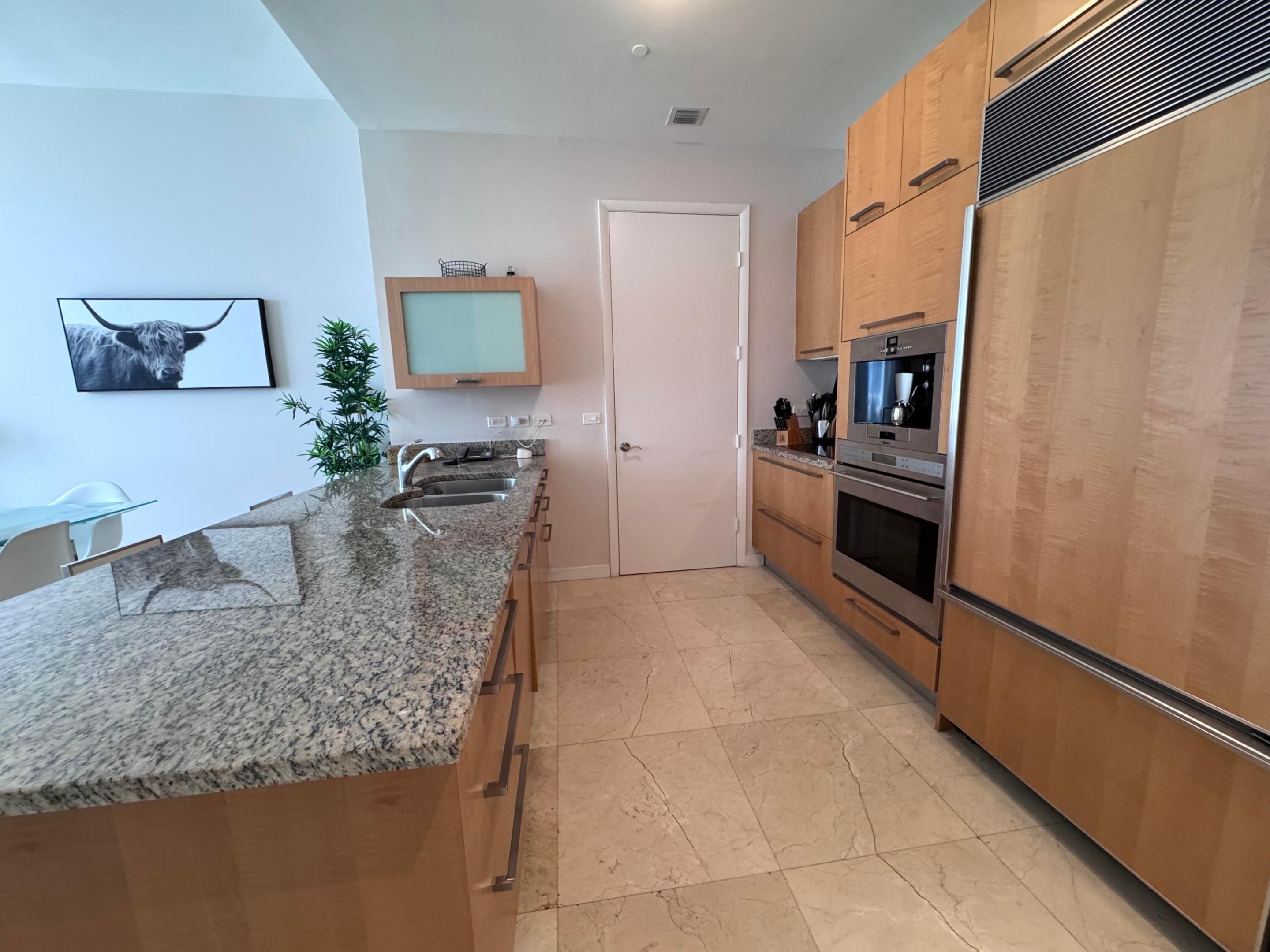 Spacious kitchen ...