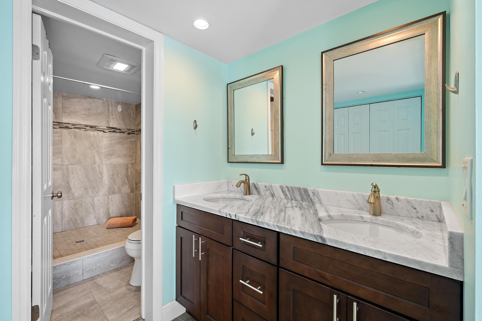 3040 Lake Shore Dr unit 903-21