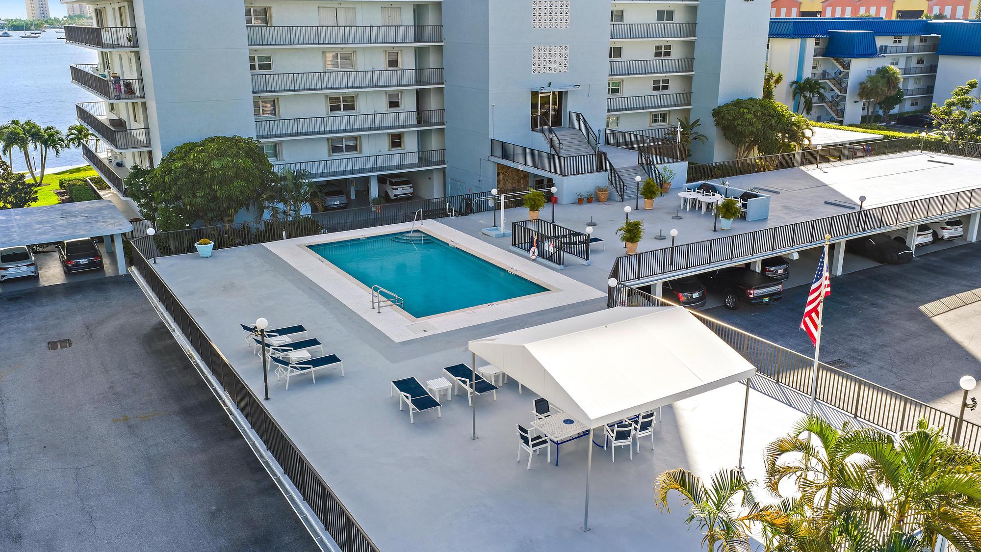 3040 Lake Shore Dr unit 903-24