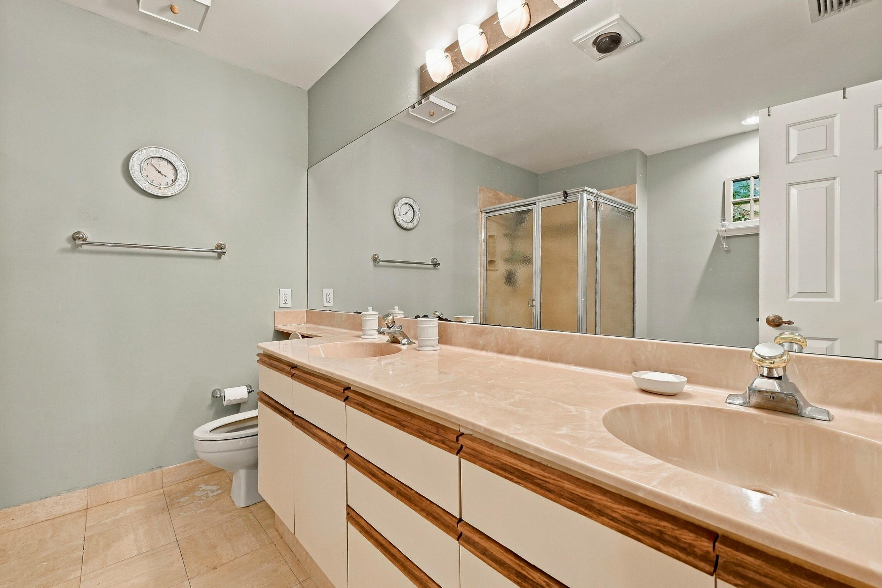You have plenty of counter space and dual sinks