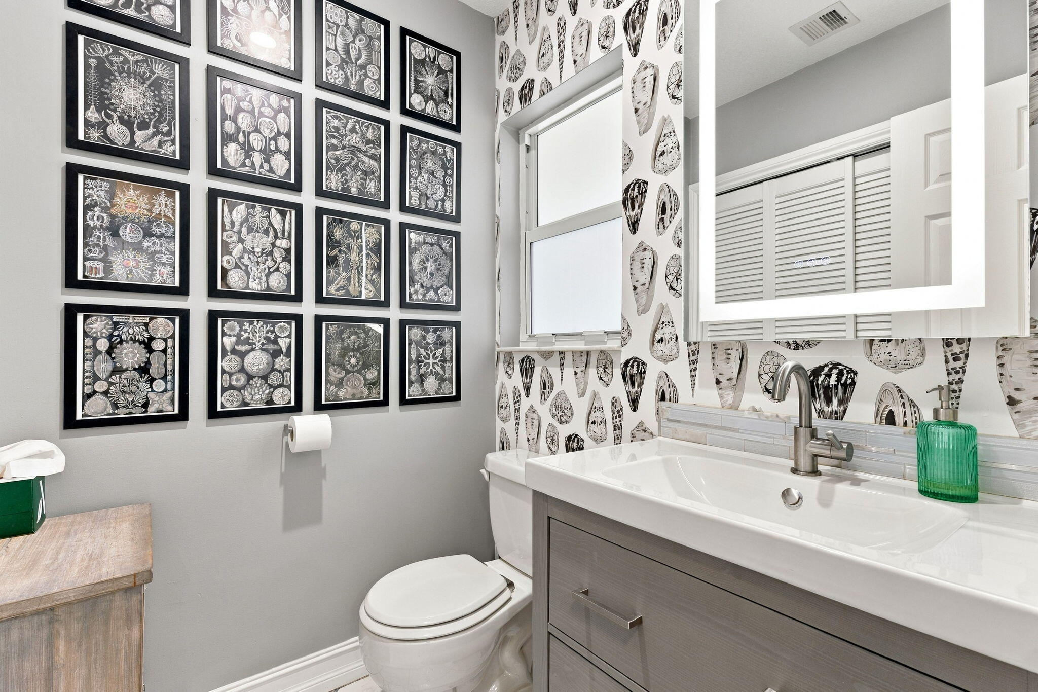 1/2 BATHROOM