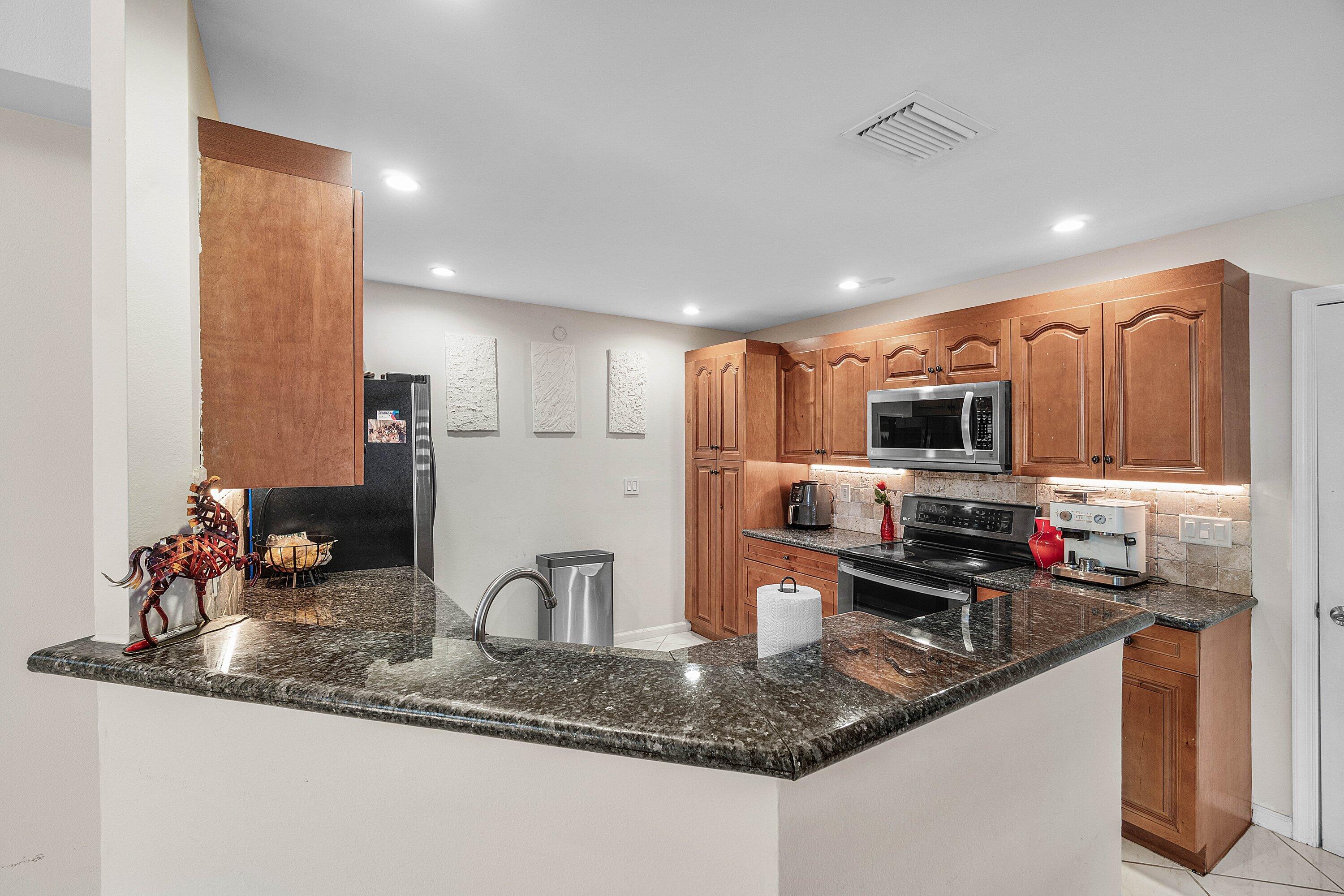 013-6947BitterbushPlace-BoyntonBeach-FL-