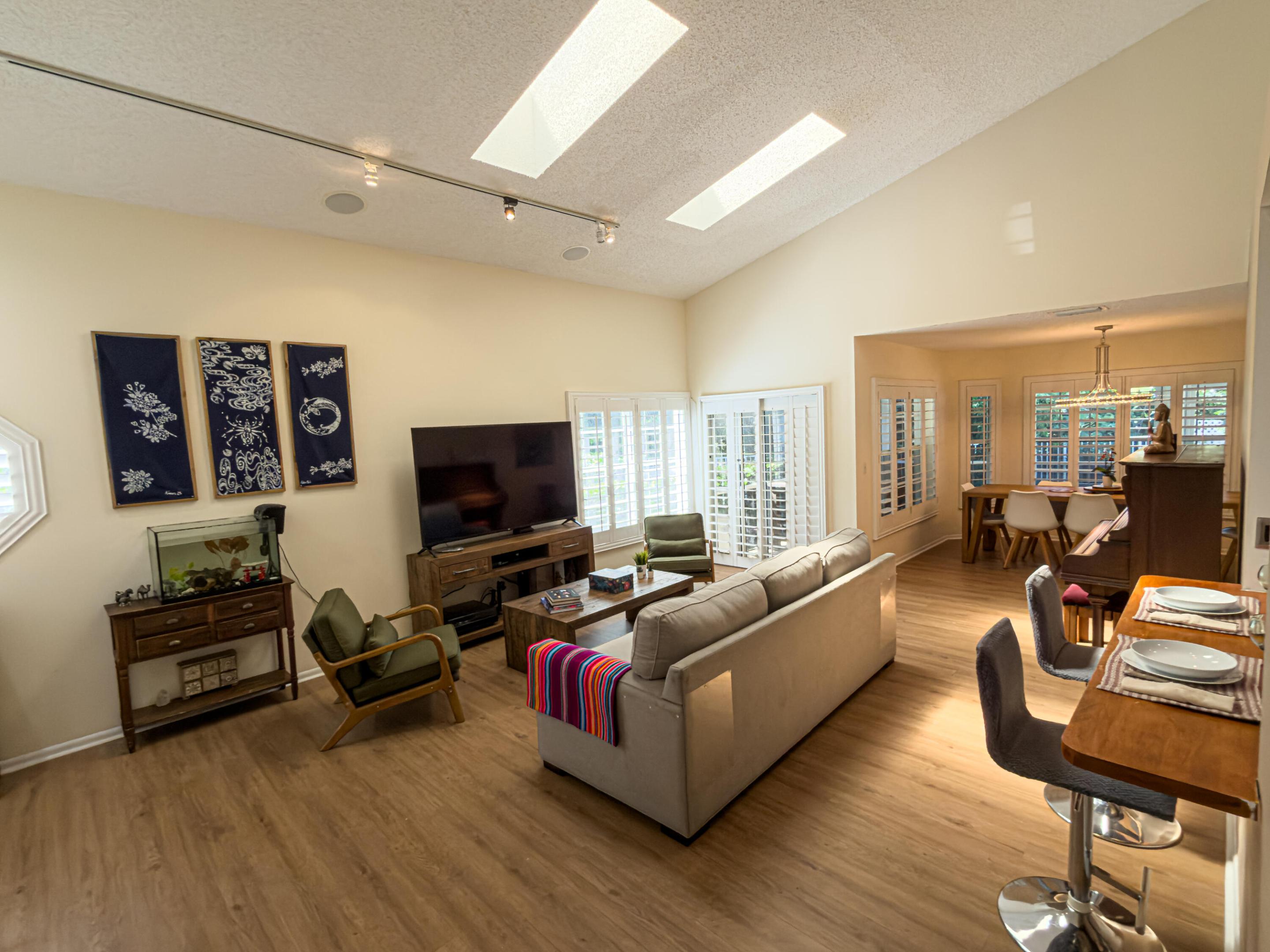 5_Living Room