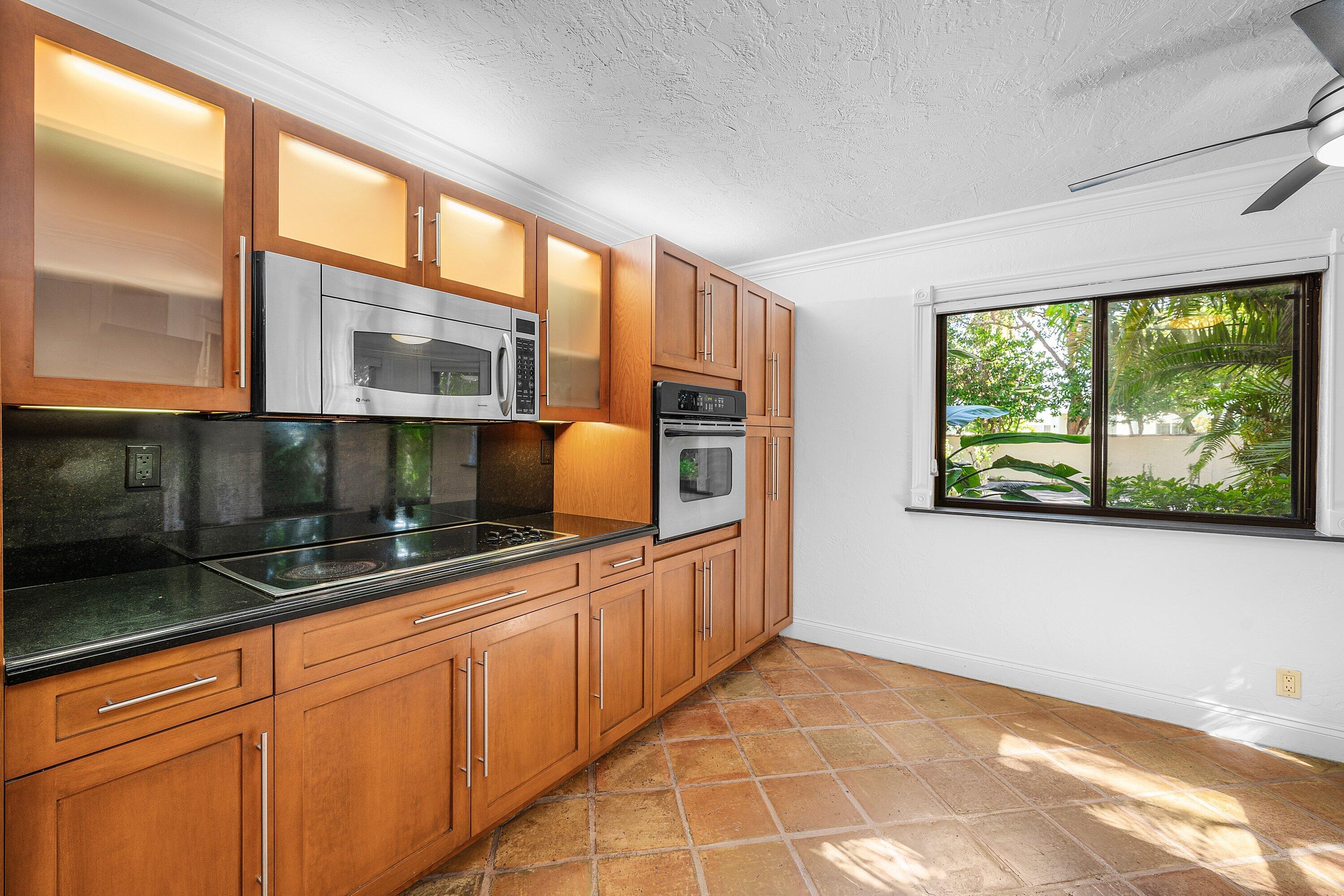016-16VaLago-BoyntonBeach-FL-33435-SMA