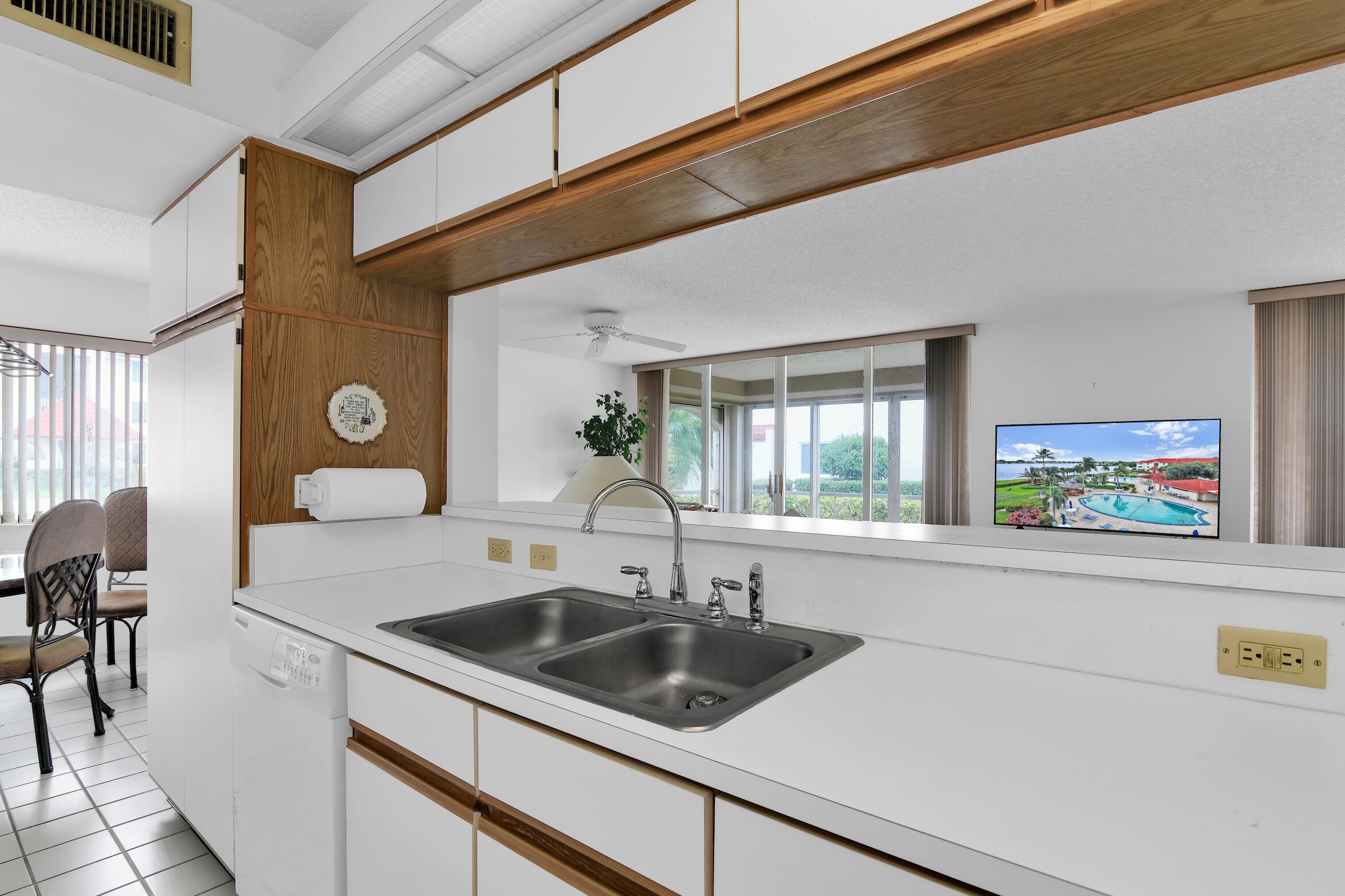 107 Half Moon Cir, Hypoluxo -30