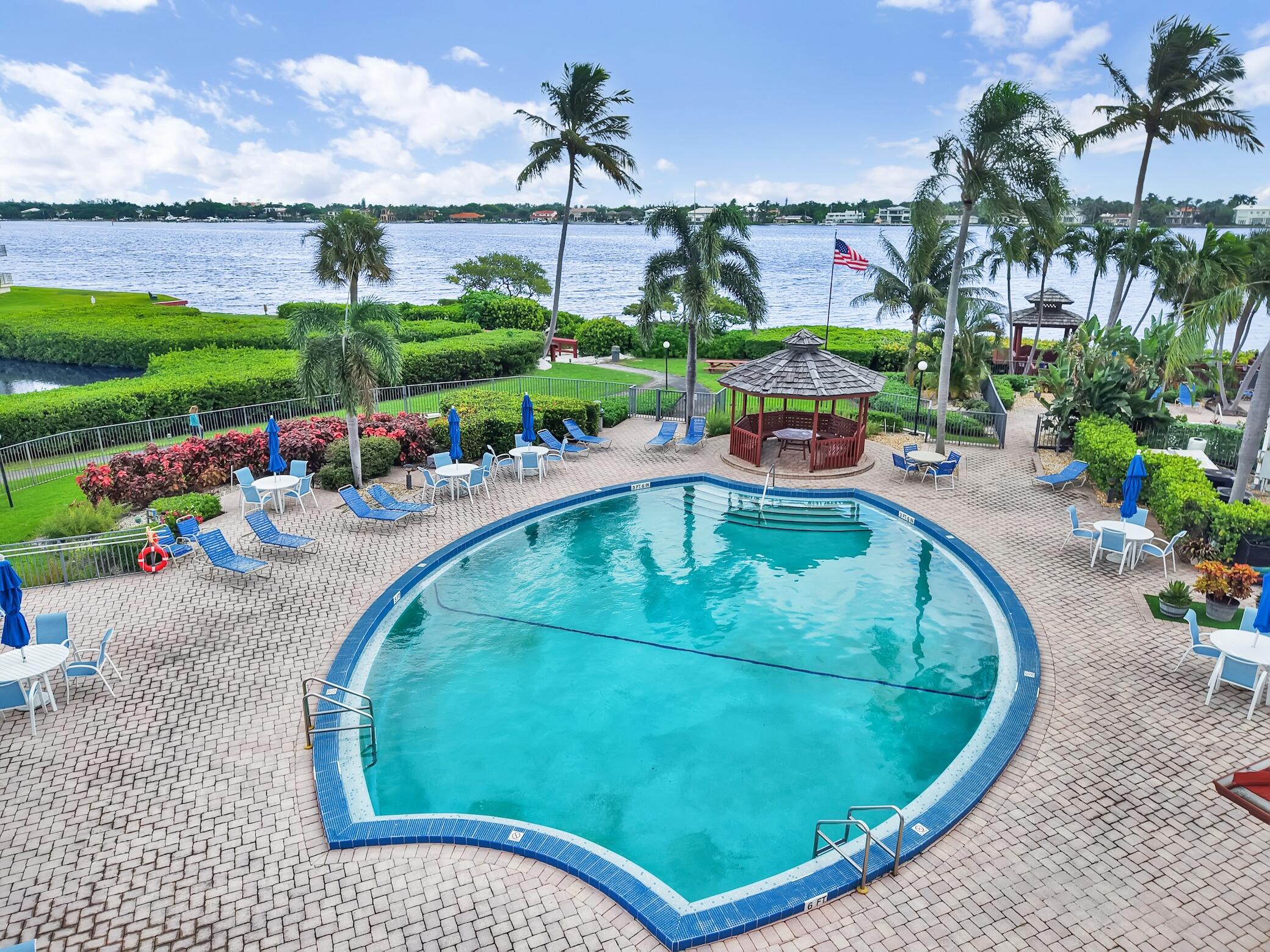 107 Half Moon Cir, Hypoluxo -18