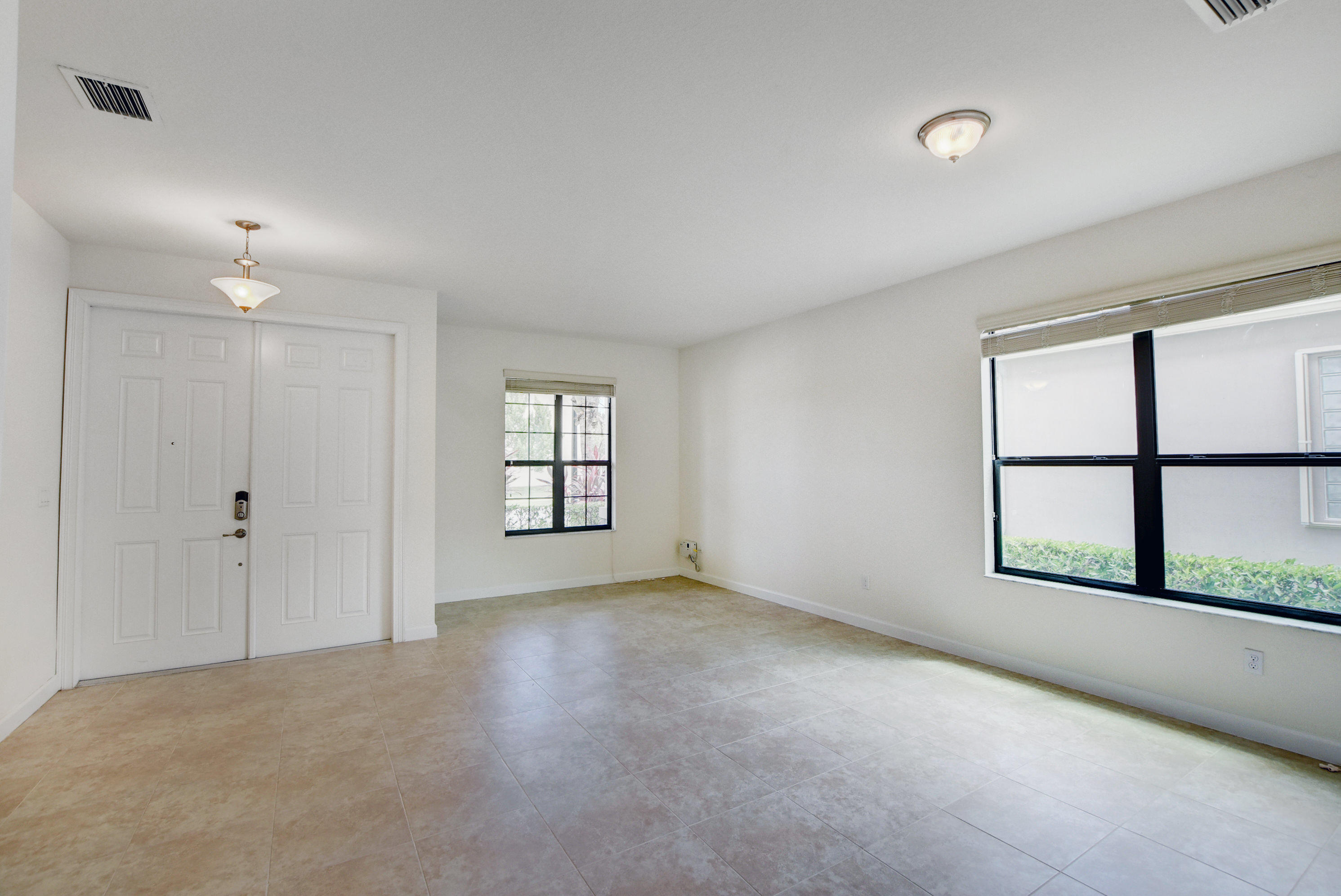 foyer/Dining room