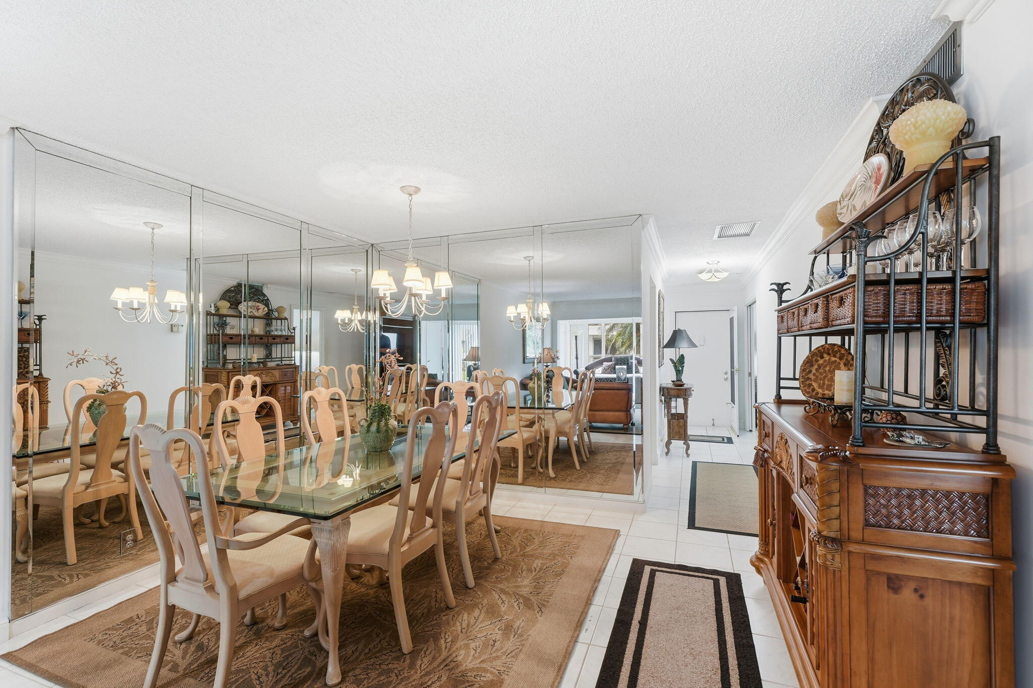 Dining room w Solid Beatiful furniture