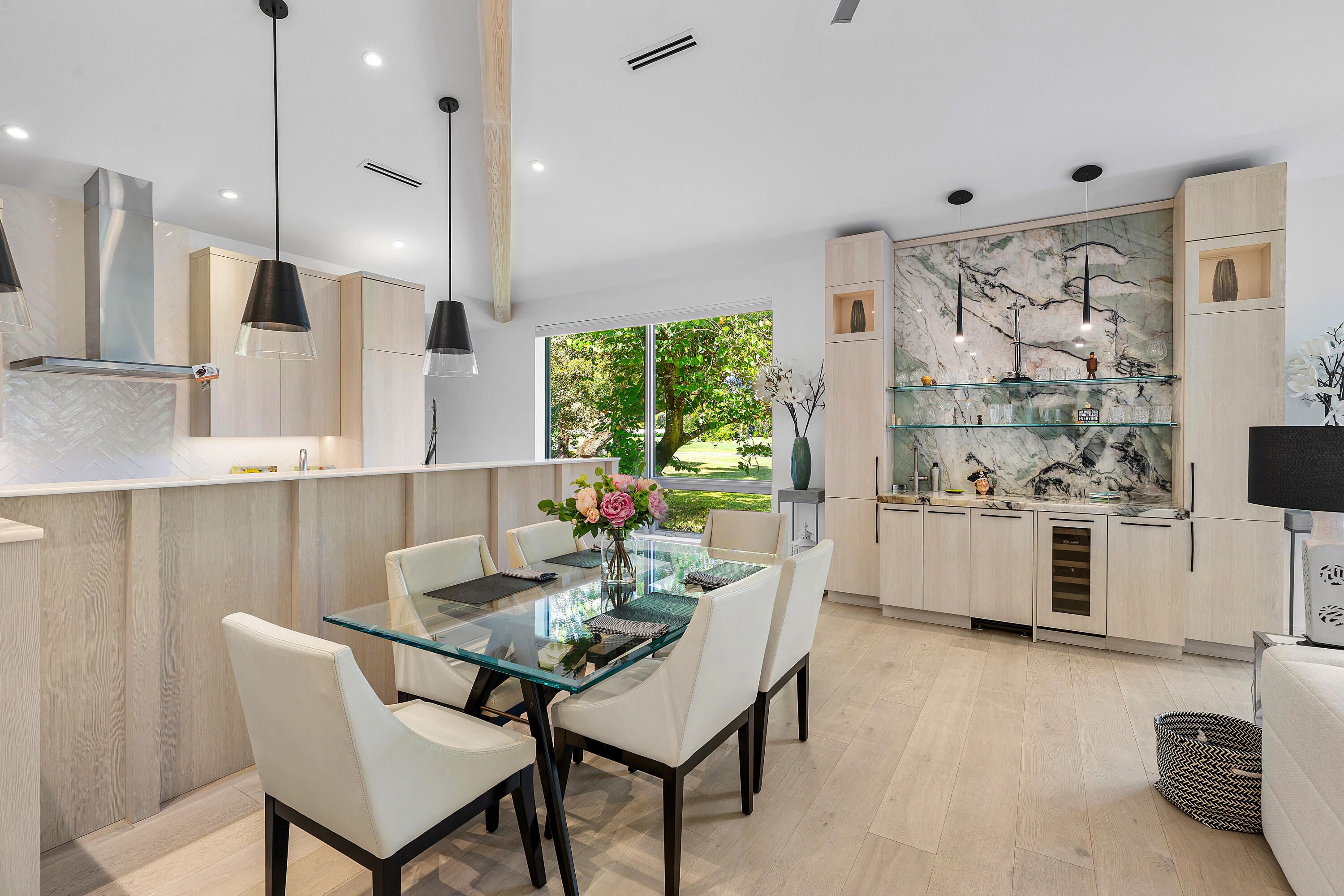 Breakfast Area/Bar