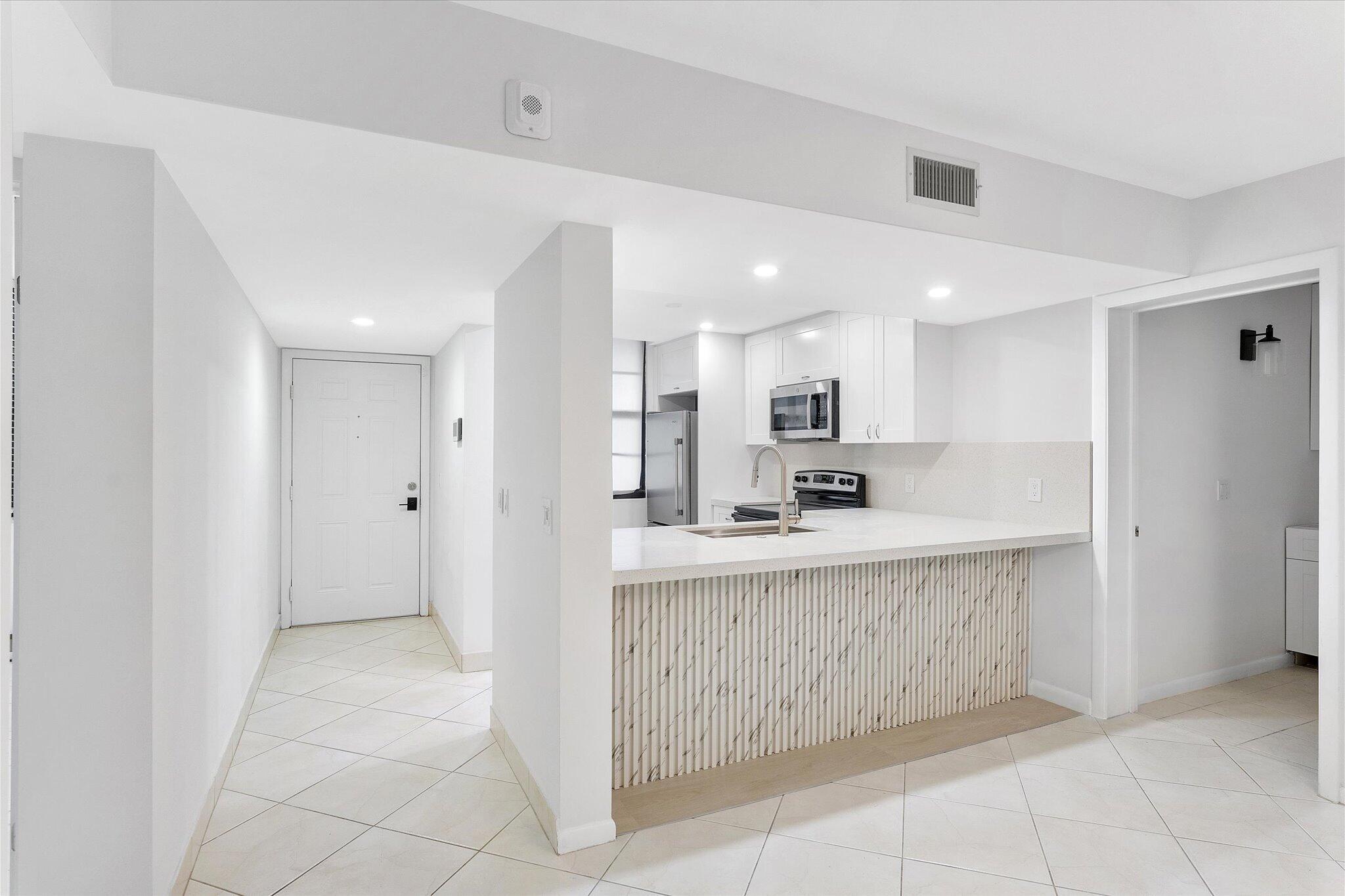 13-1528 Whitehall Drive_013