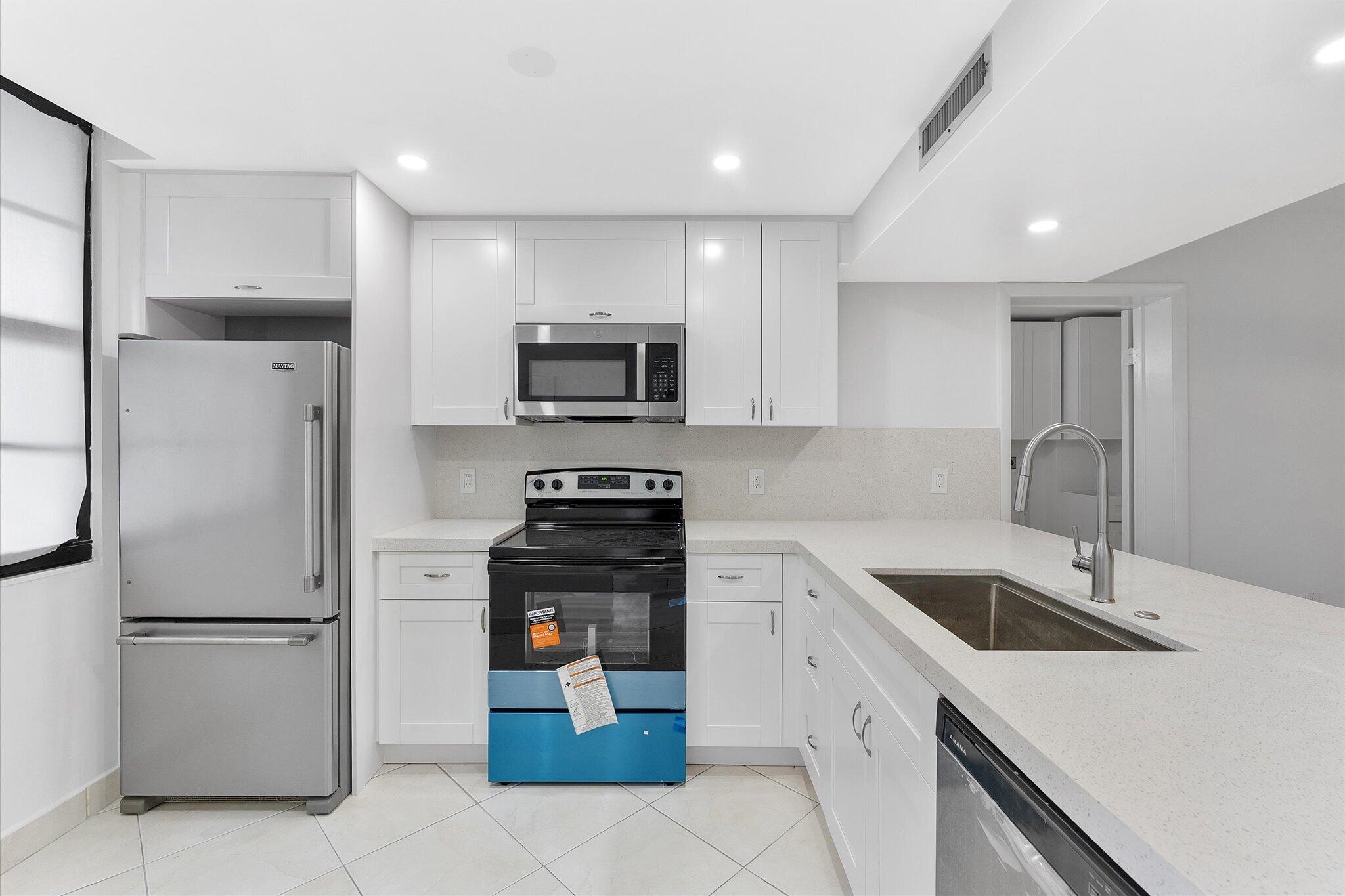 16-1528 Whitehall Drive_016