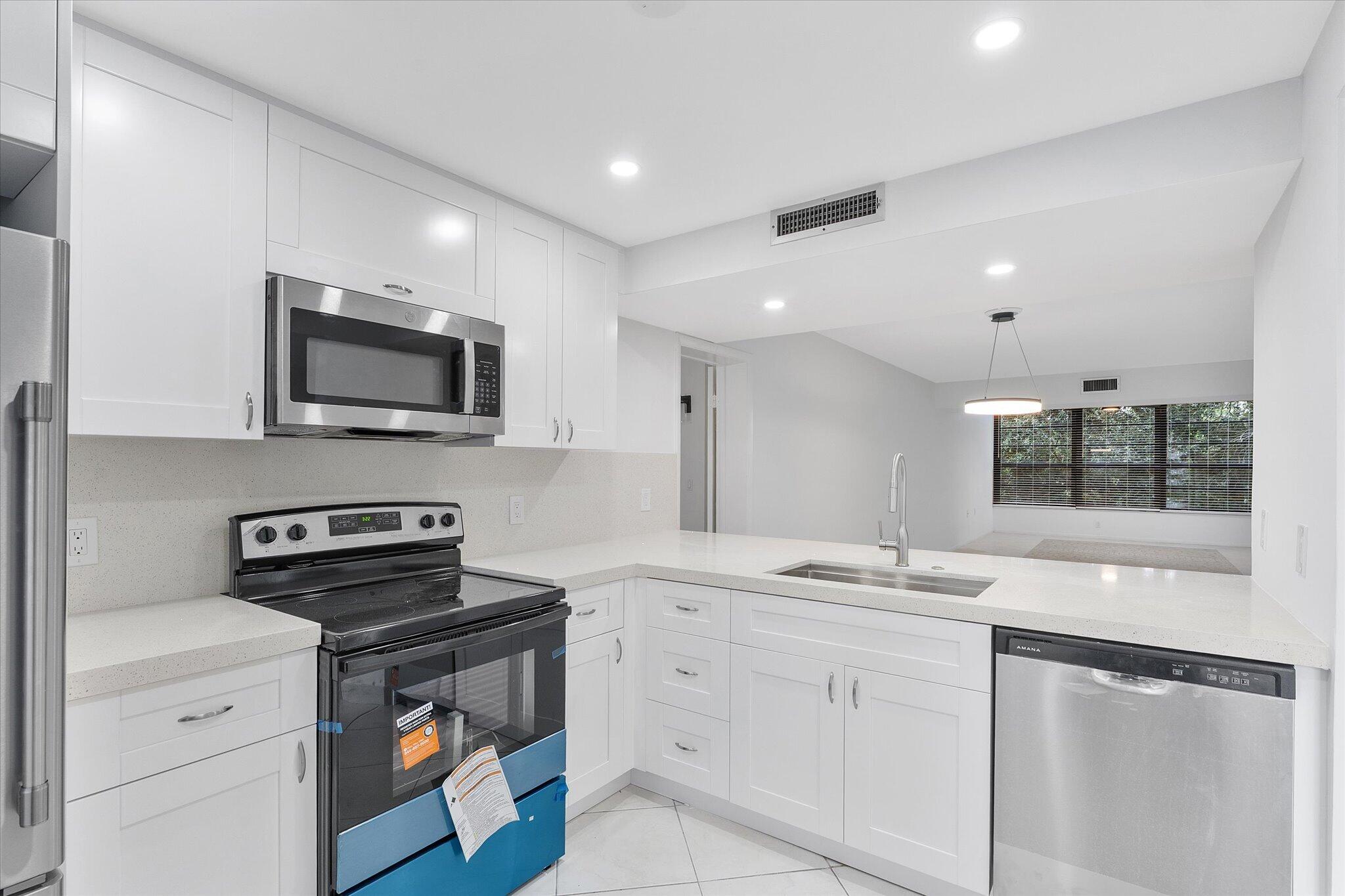 17-1528 Whitehall Drive_017