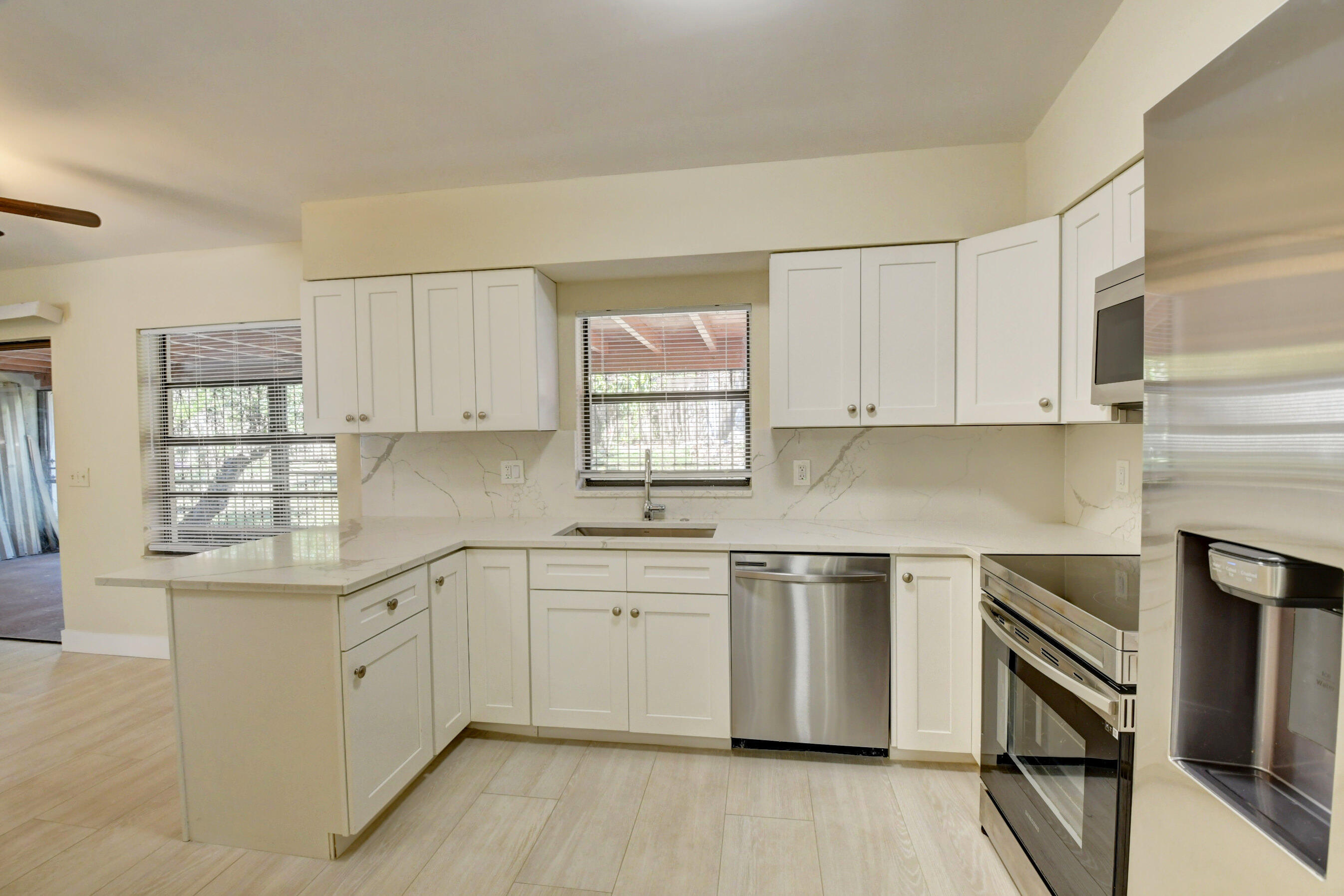 Bright & Modern Kitchen