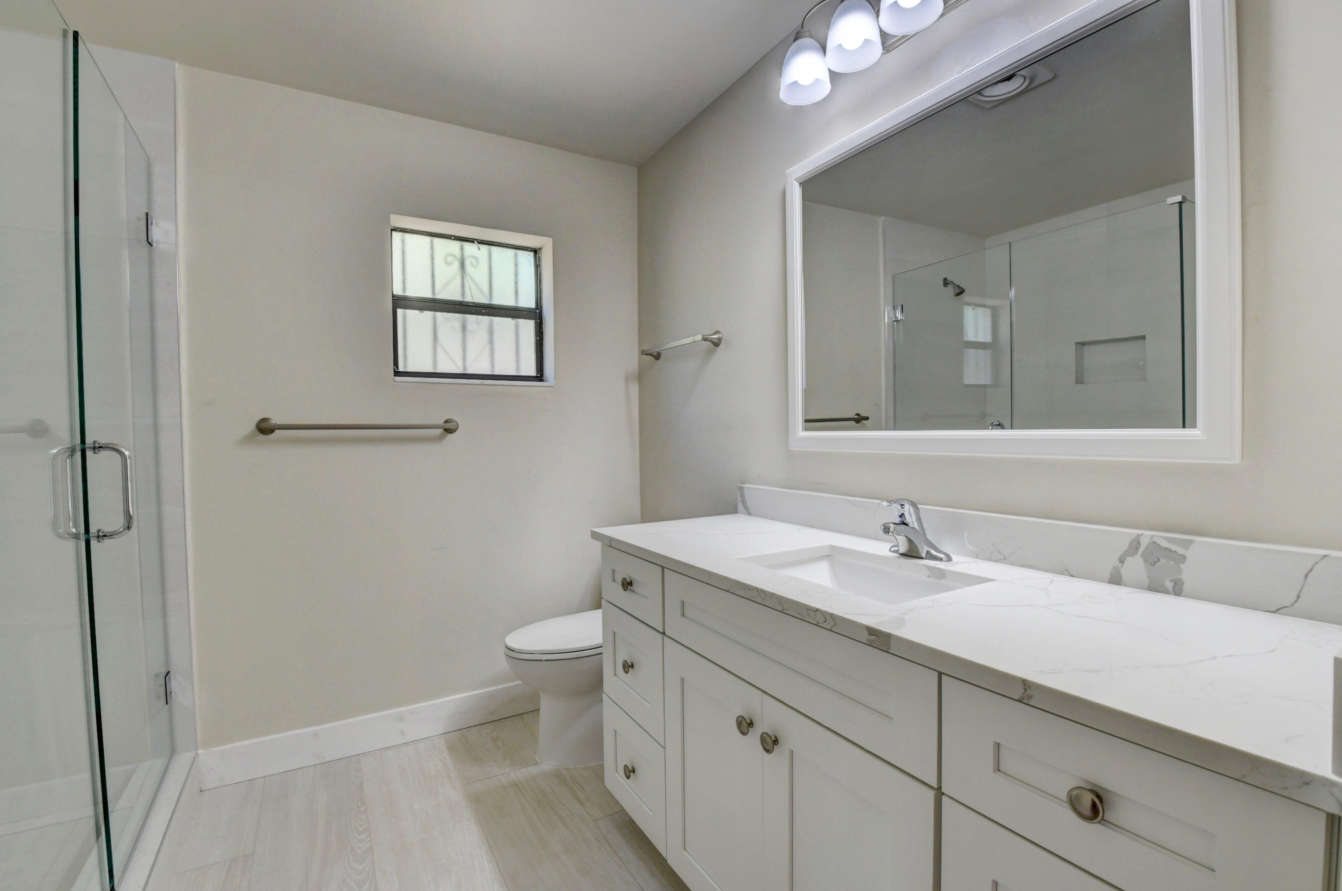 Modern Primary Bathroom with Glass-Enclosed Walk-In Shower