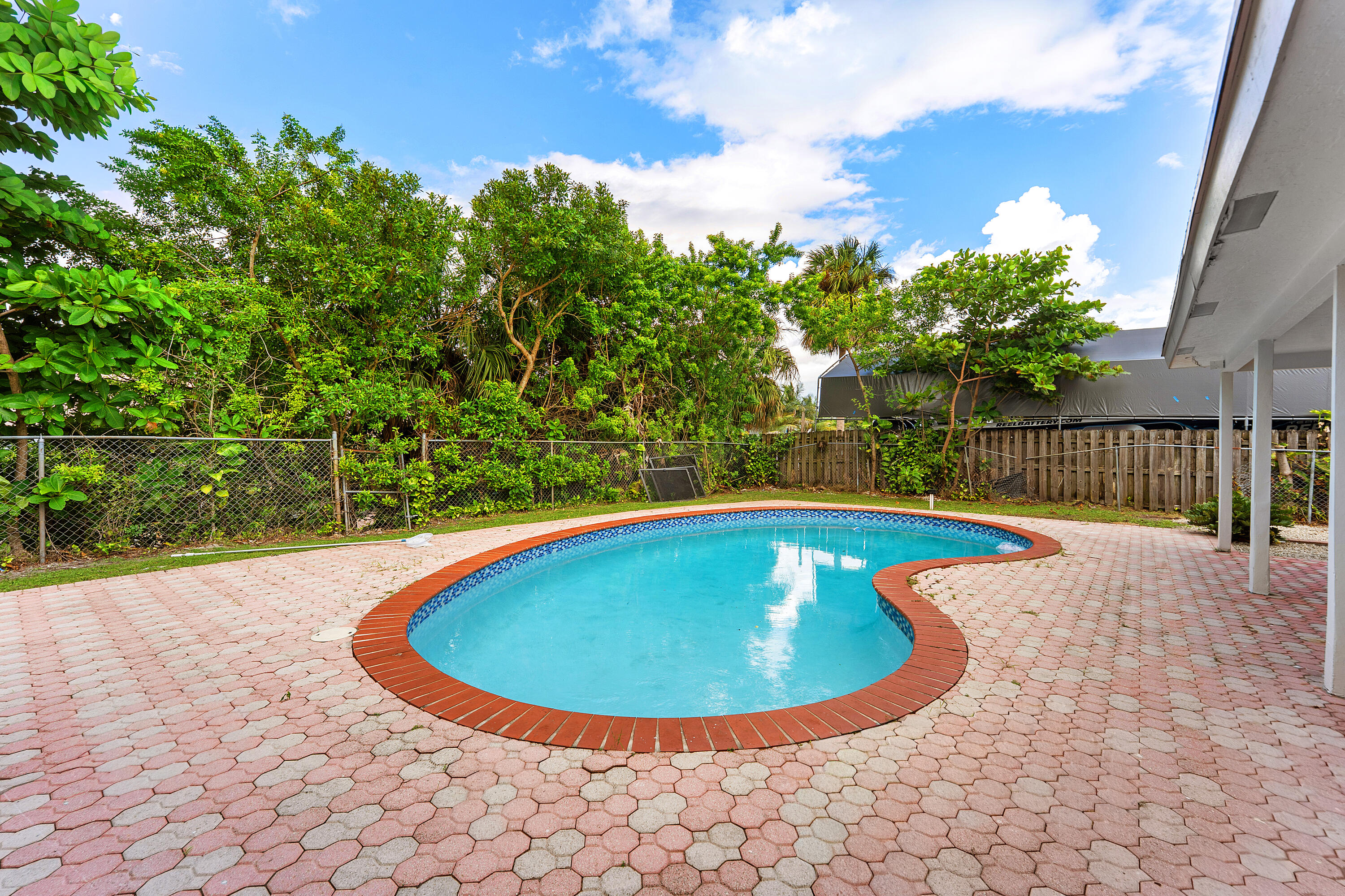 34_033-80WestPalmDrive-Margate-FL-33063-
