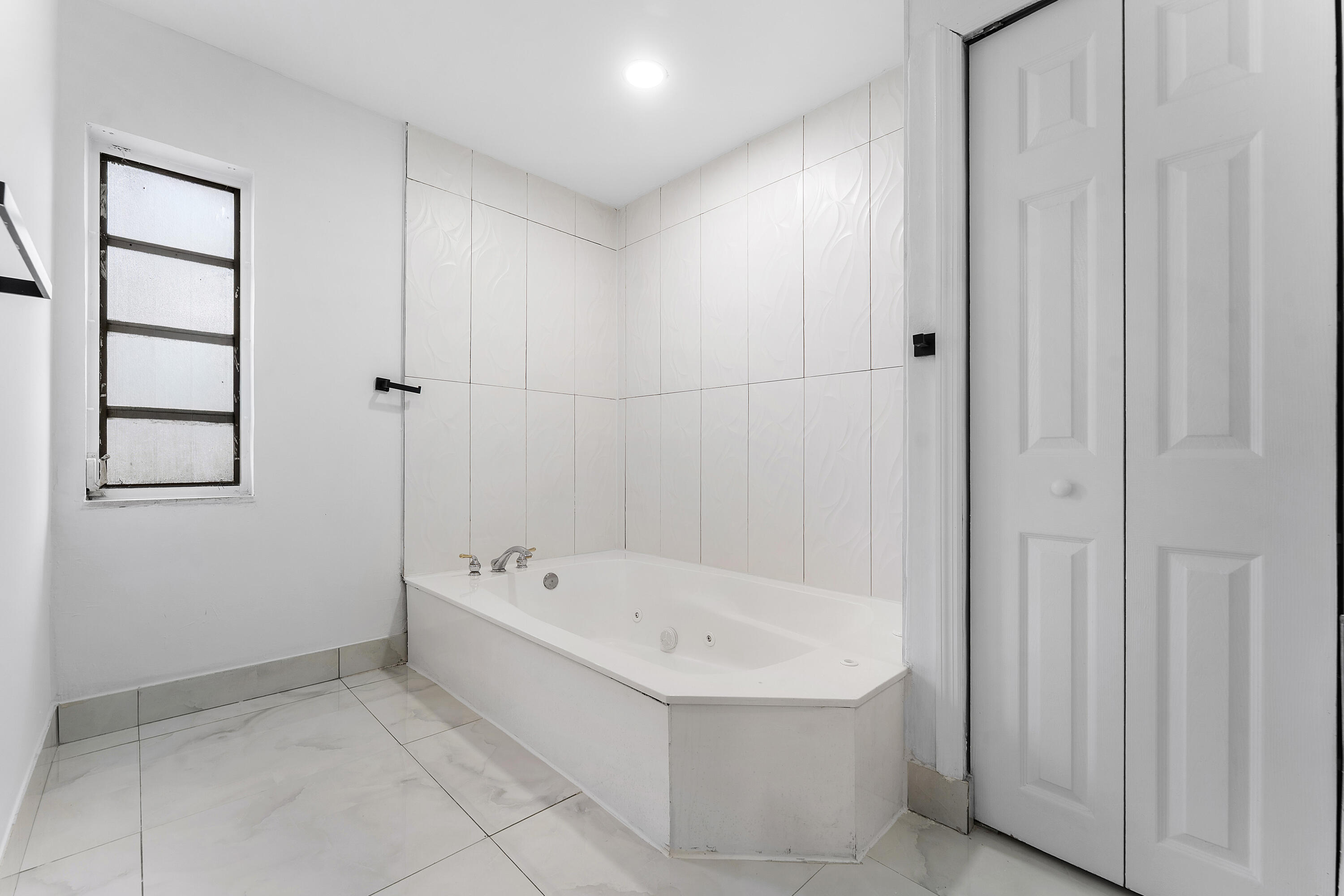 19_021-80WestPalmDrive-Margate-FL-33063-