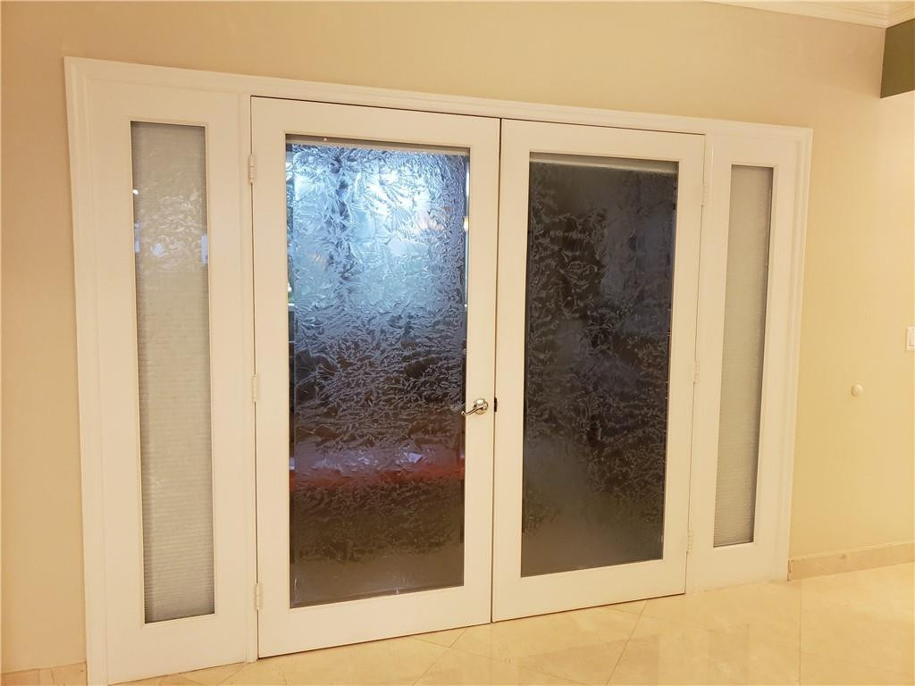 Glass doors to third sleeping area Glass doors to third sleeping area