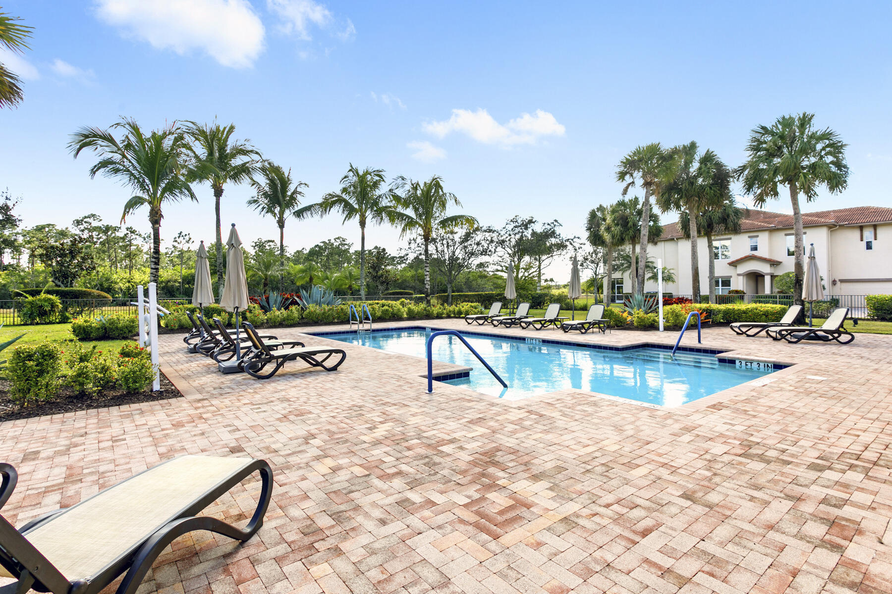 Very quiet residents' pool-quiet and relaxing