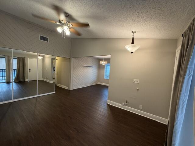 Living Room / Entry
