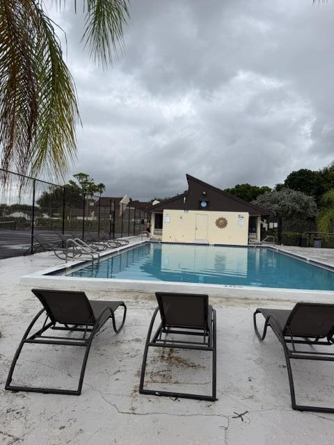 Pool & Tennis court