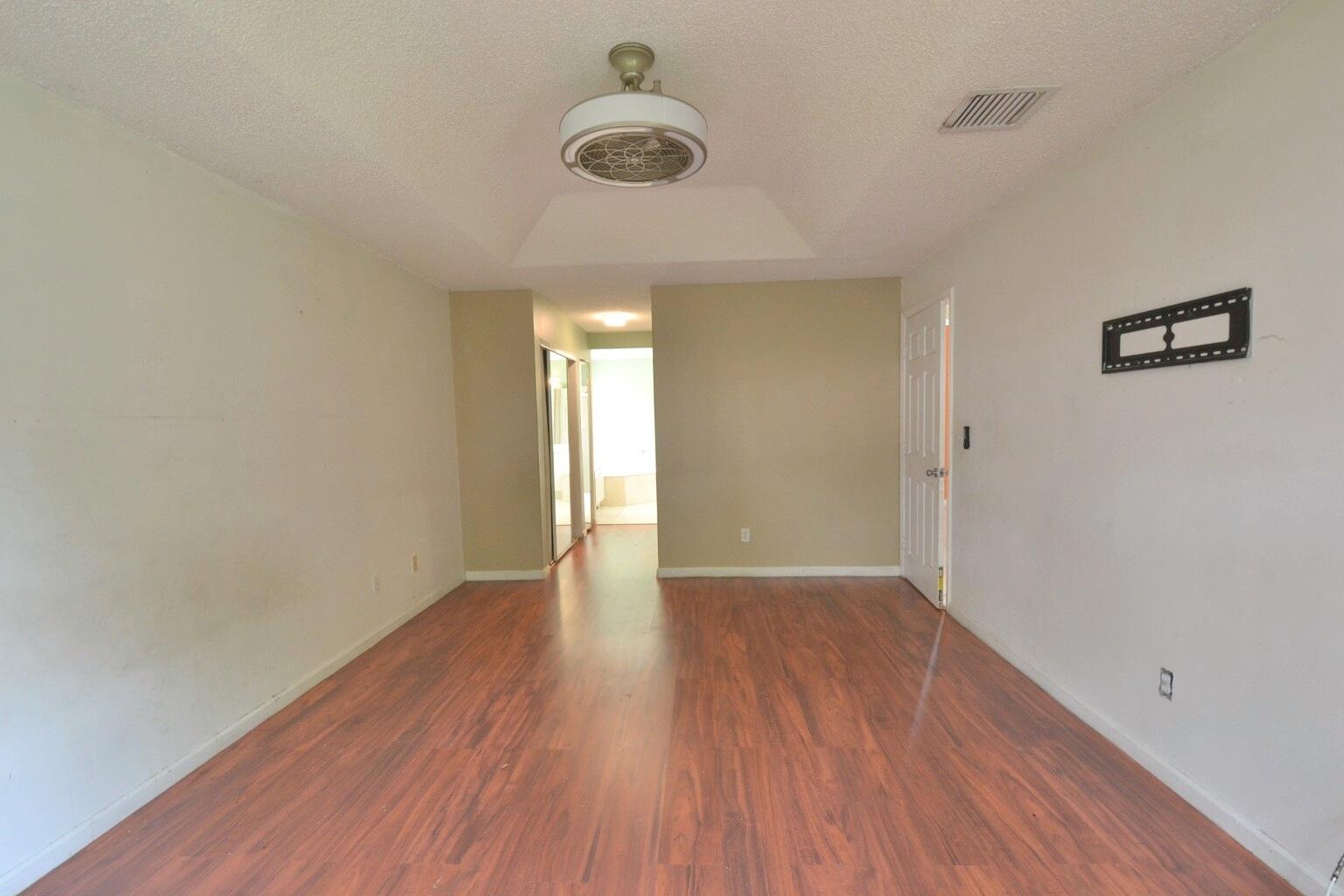 12_primary_bedroom_2