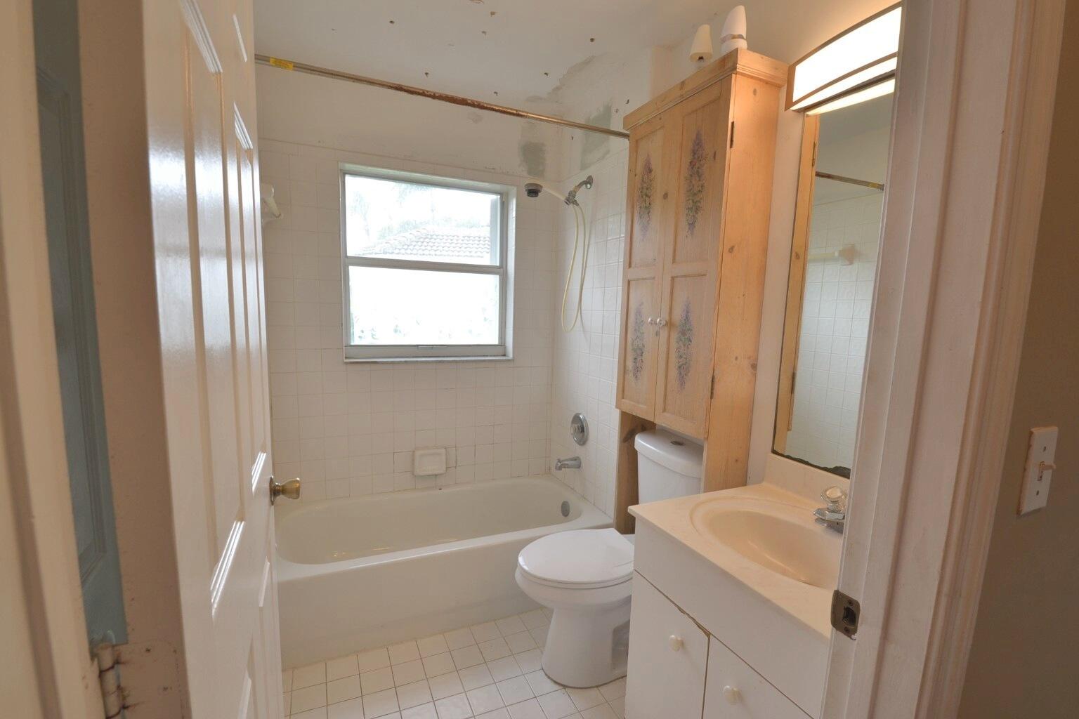 17_bathroom_2