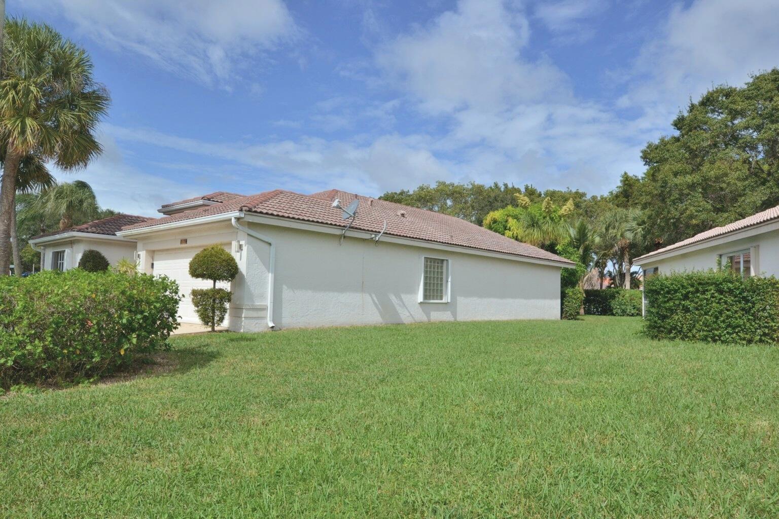 03_side_exterior