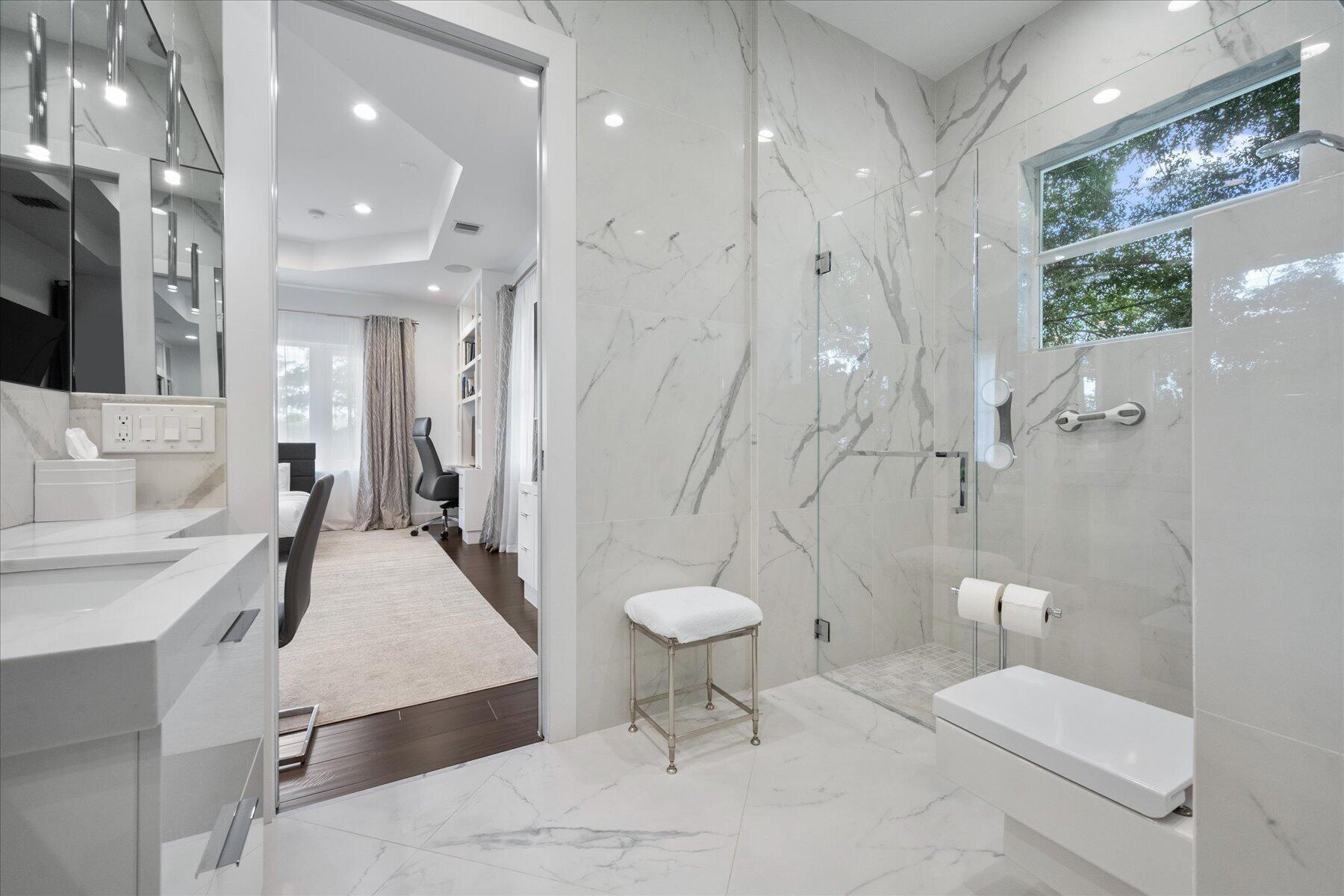 full bathroom for suite
