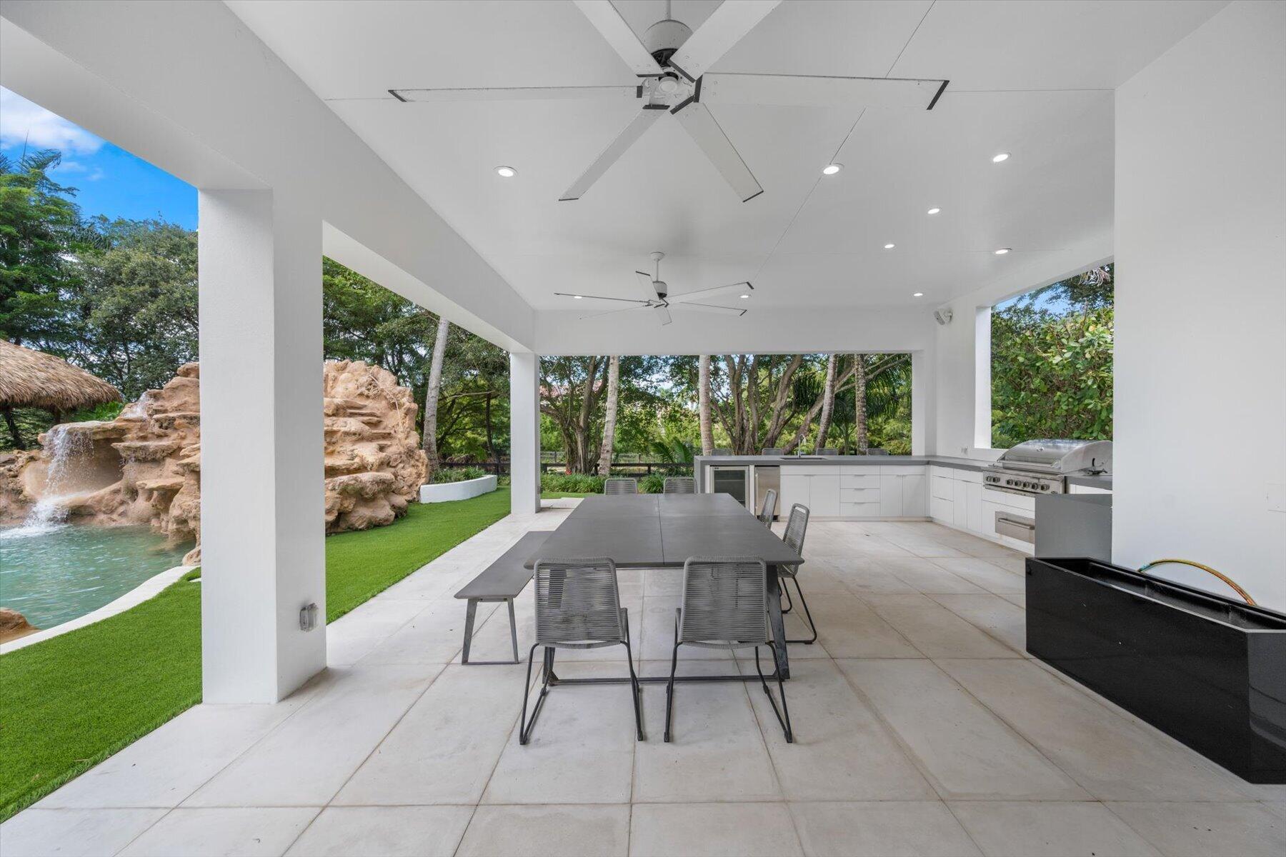 Covered Patio with outdoor kitchen