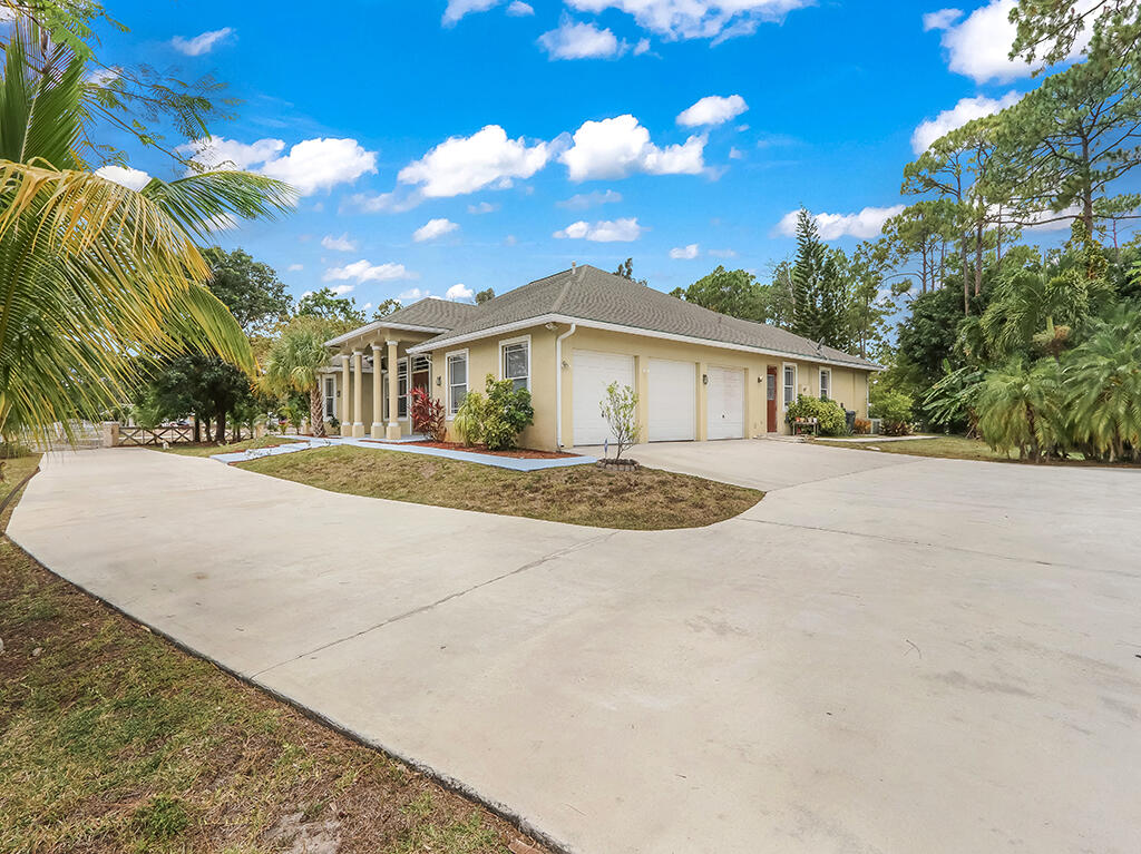 15507 Citrus Grove Blvd - Garages
