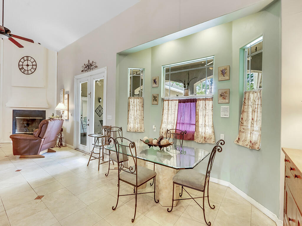 15507 Citrus Grove Blvd - Breakfast Area